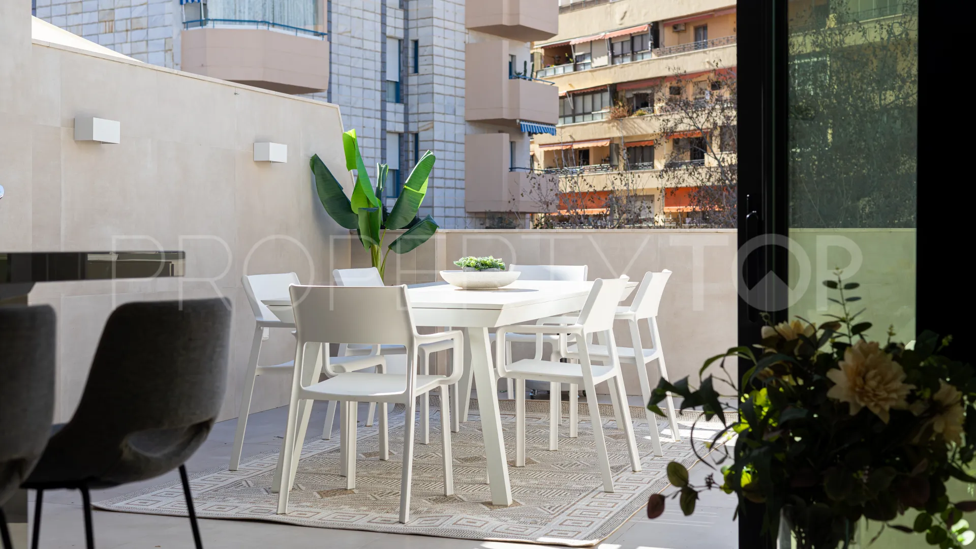 Atico duplex con 4 dormitorios a la venta en Marbella Centro