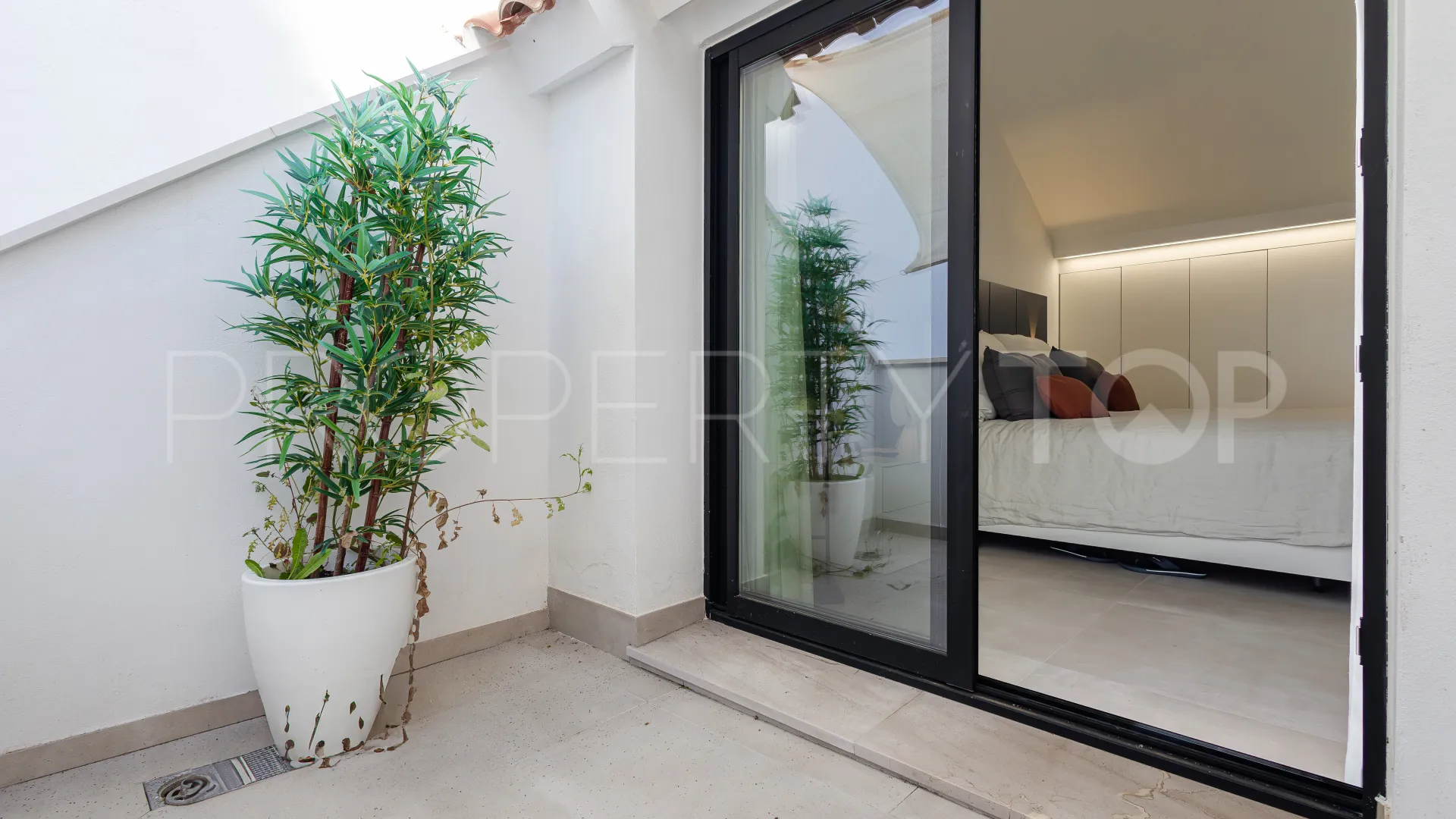 Atico duplex con 4 dormitorios a la venta en Marbella Centro