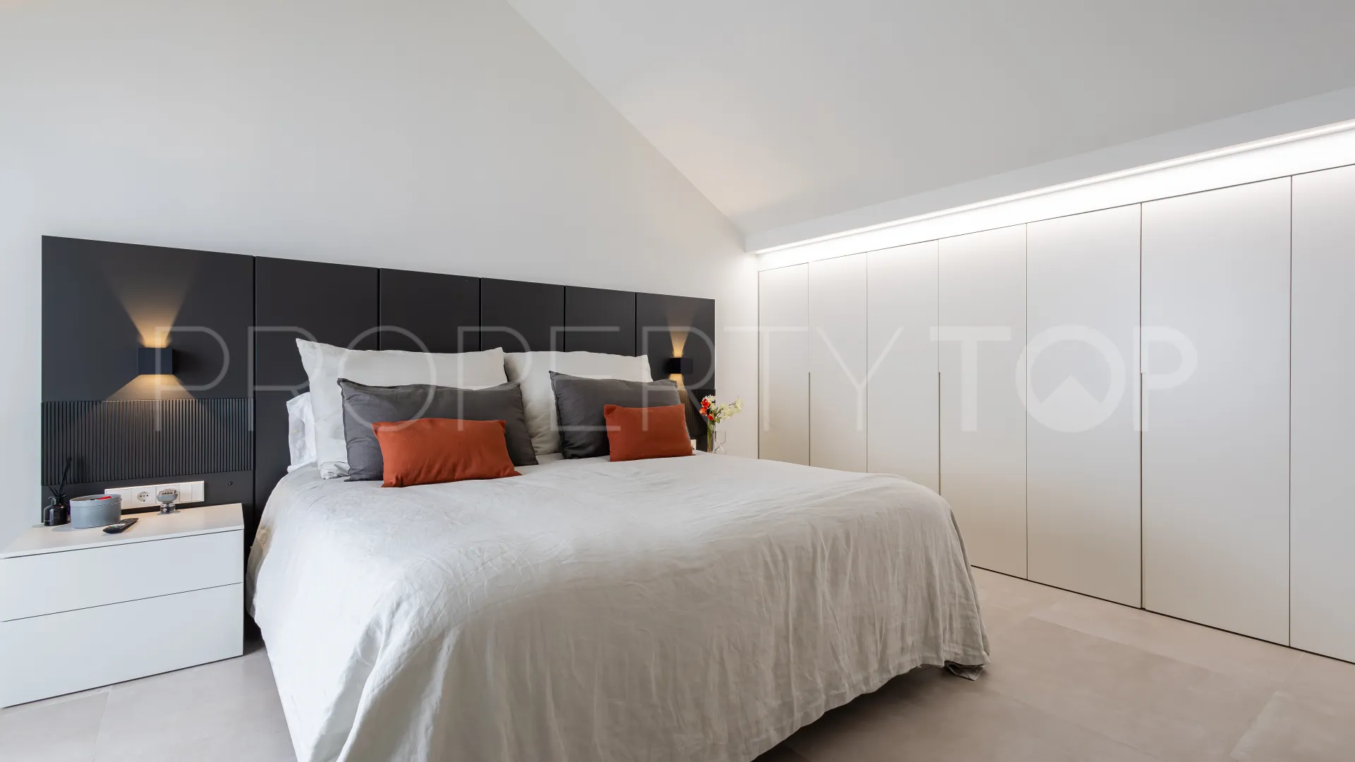 Atico duplex con 4 dormitorios a la venta en Marbella Centro