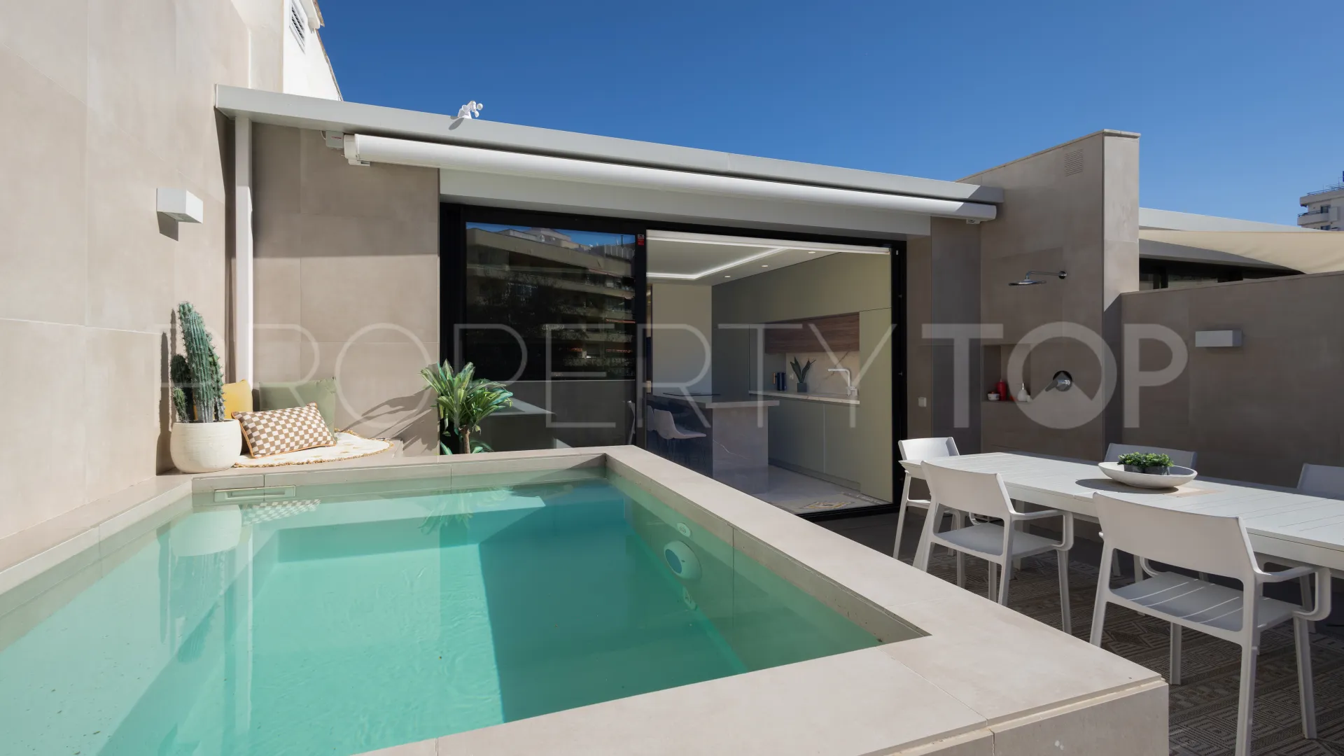 Atico duplex con 4 dormitorios a la venta en Marbella Centro