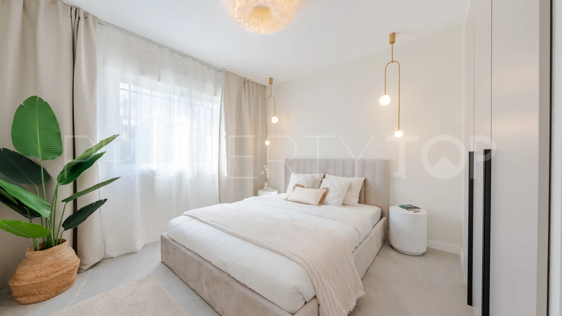 For sale apartment in La Quinta with 3 bedrooms
