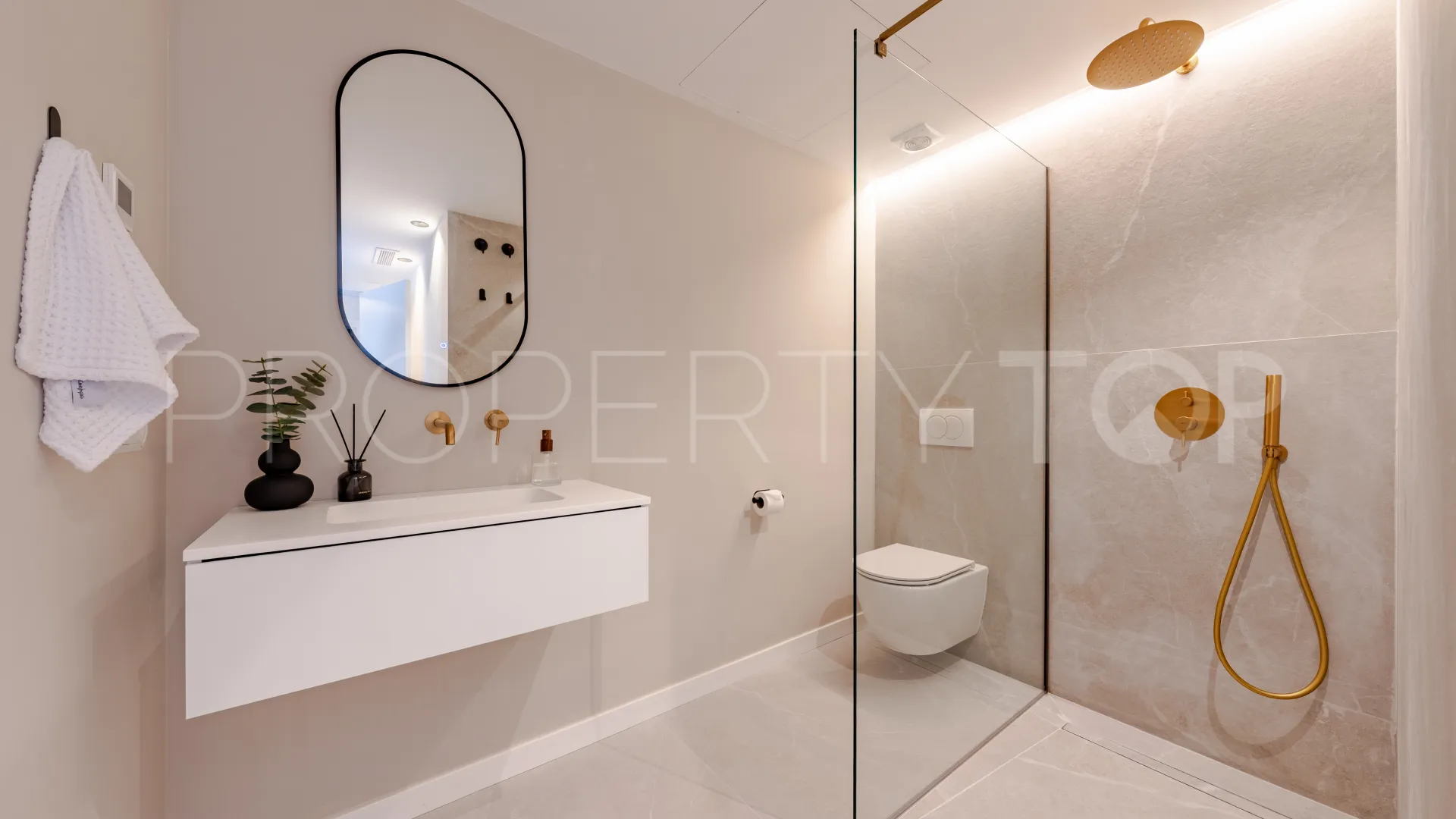 For sale apartment in La Quinta with 3 bedrooms