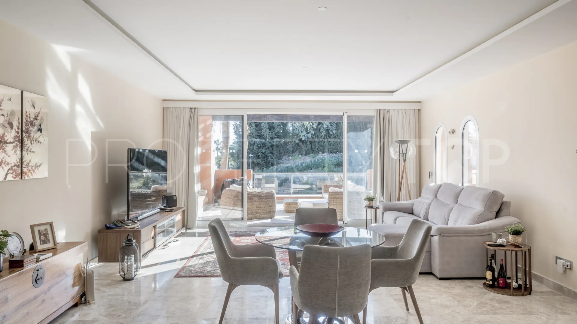 Apartamento a la venta con 3 dormitorios en Alminar de Marbella