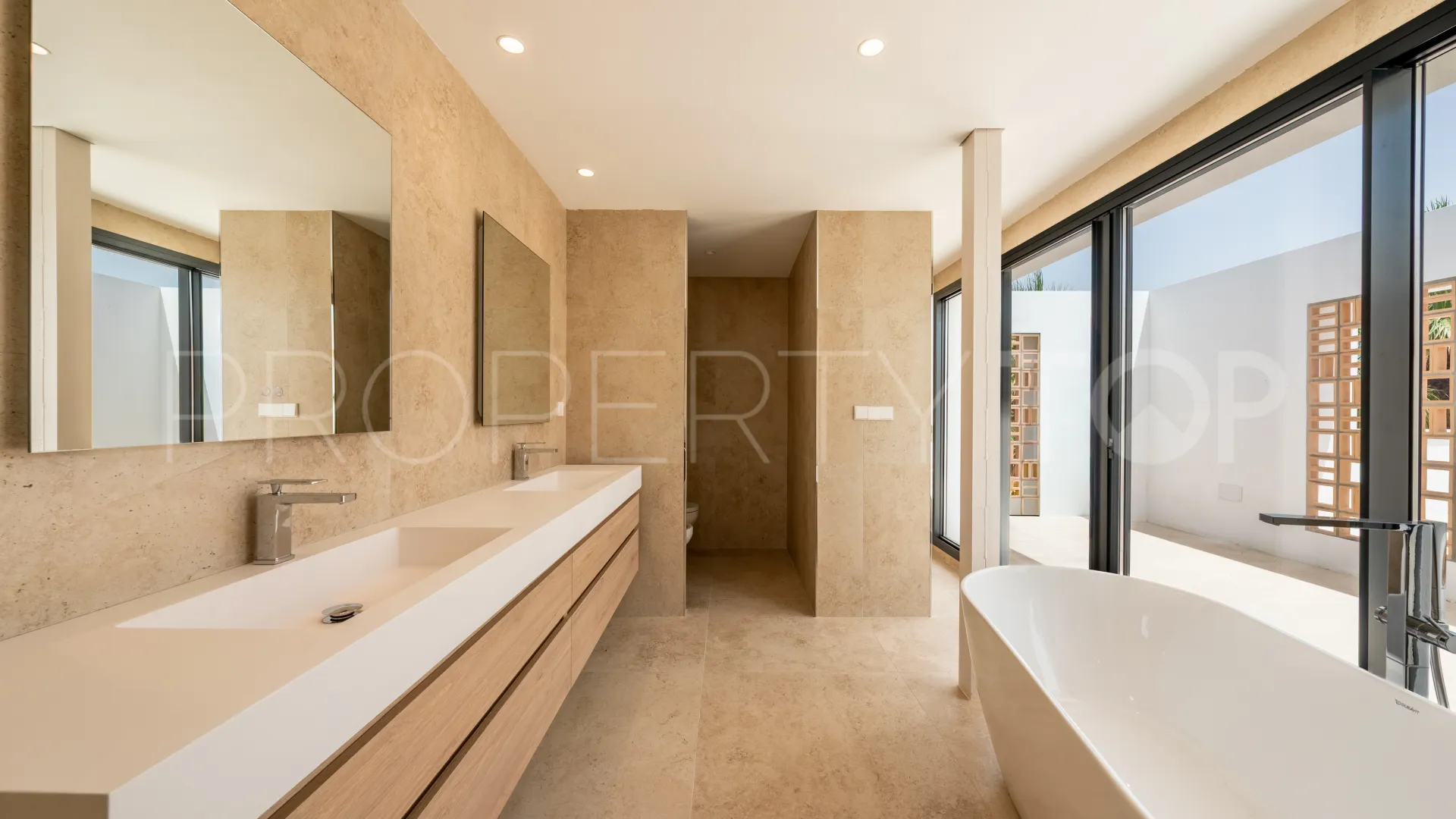 Villa with 6 bedrooms for sale in Zona B