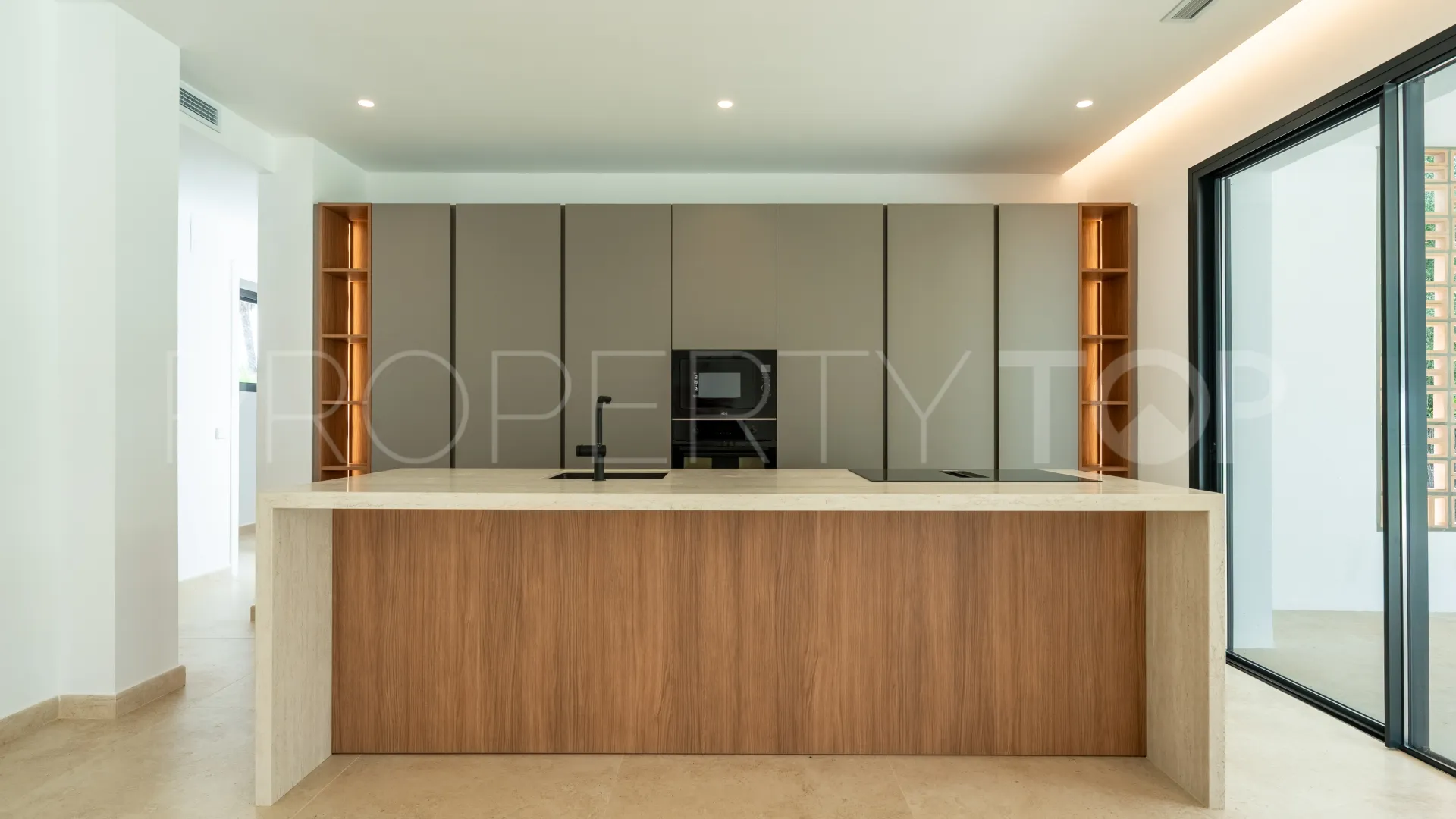 Villa with 6 bedrooms for sale in Zona B
