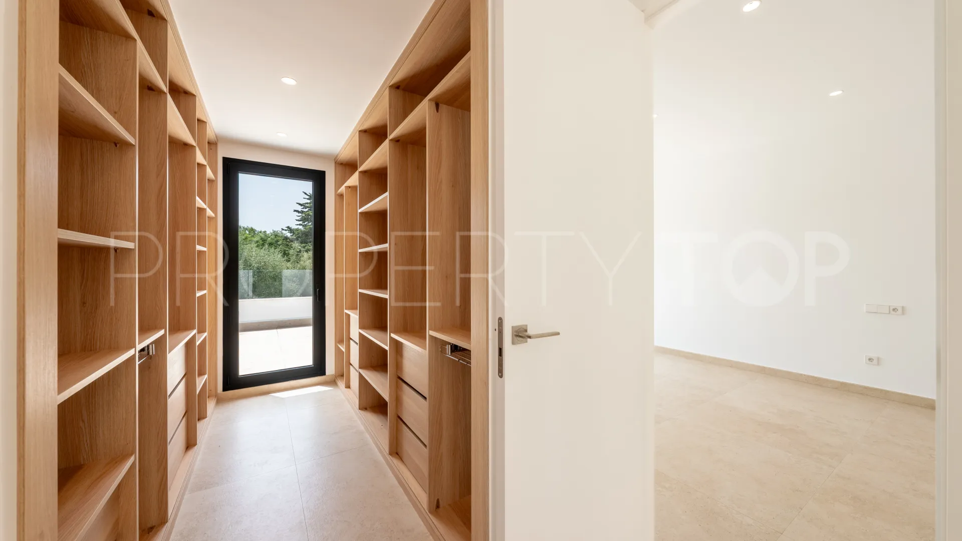 Villa with 6 bedrooms for sale in Zona B