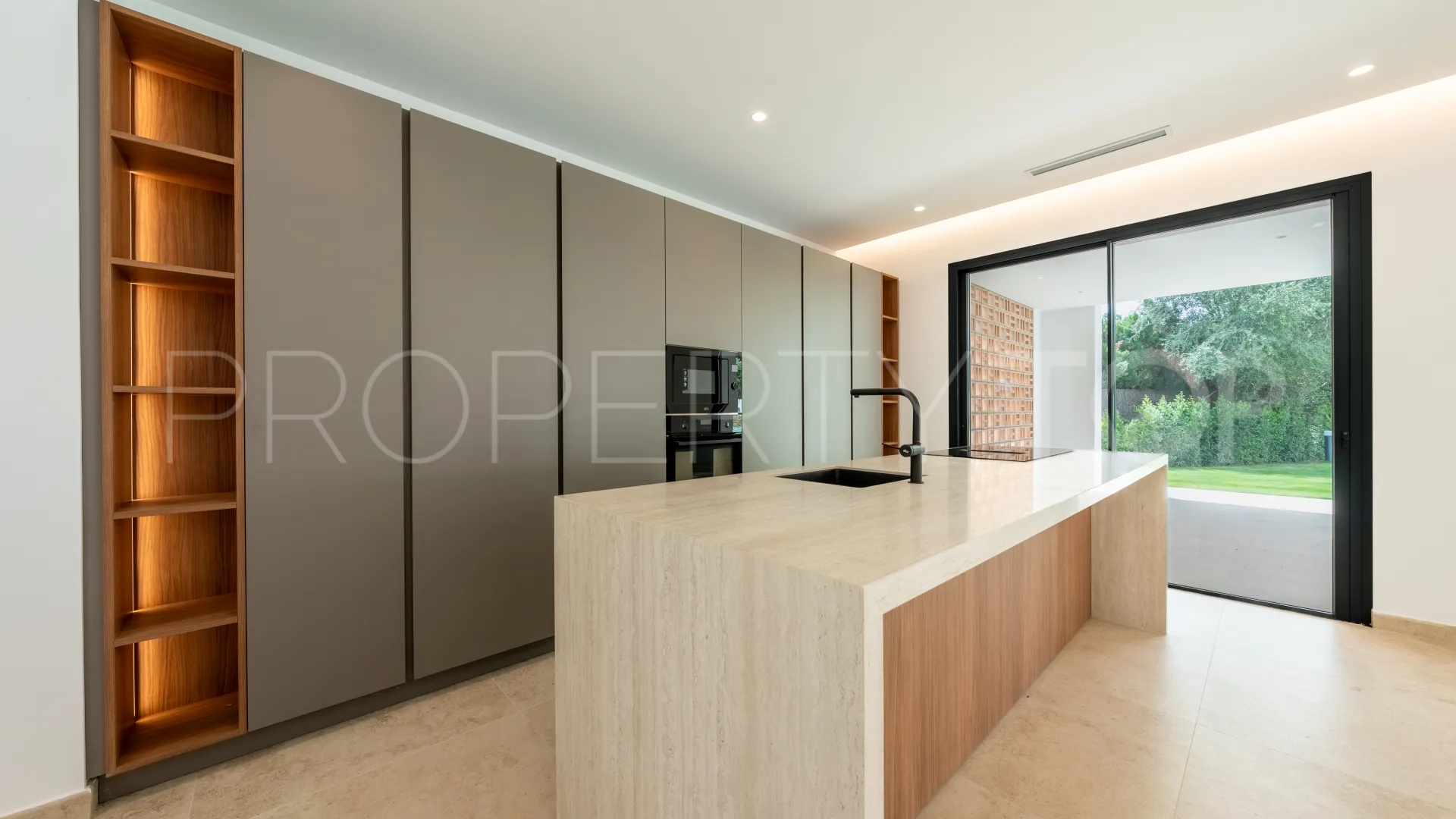 Villa with 6 bedrooms for sale in Zona B
