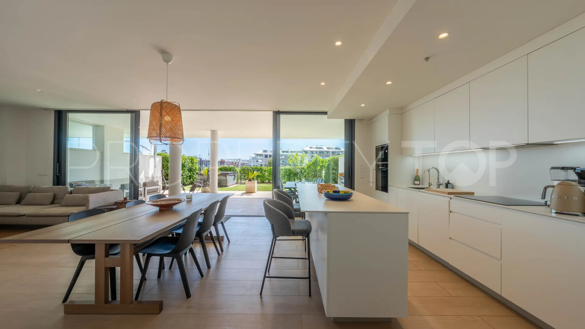 For sale El Higueron 2 bedrooms ground floor apartment