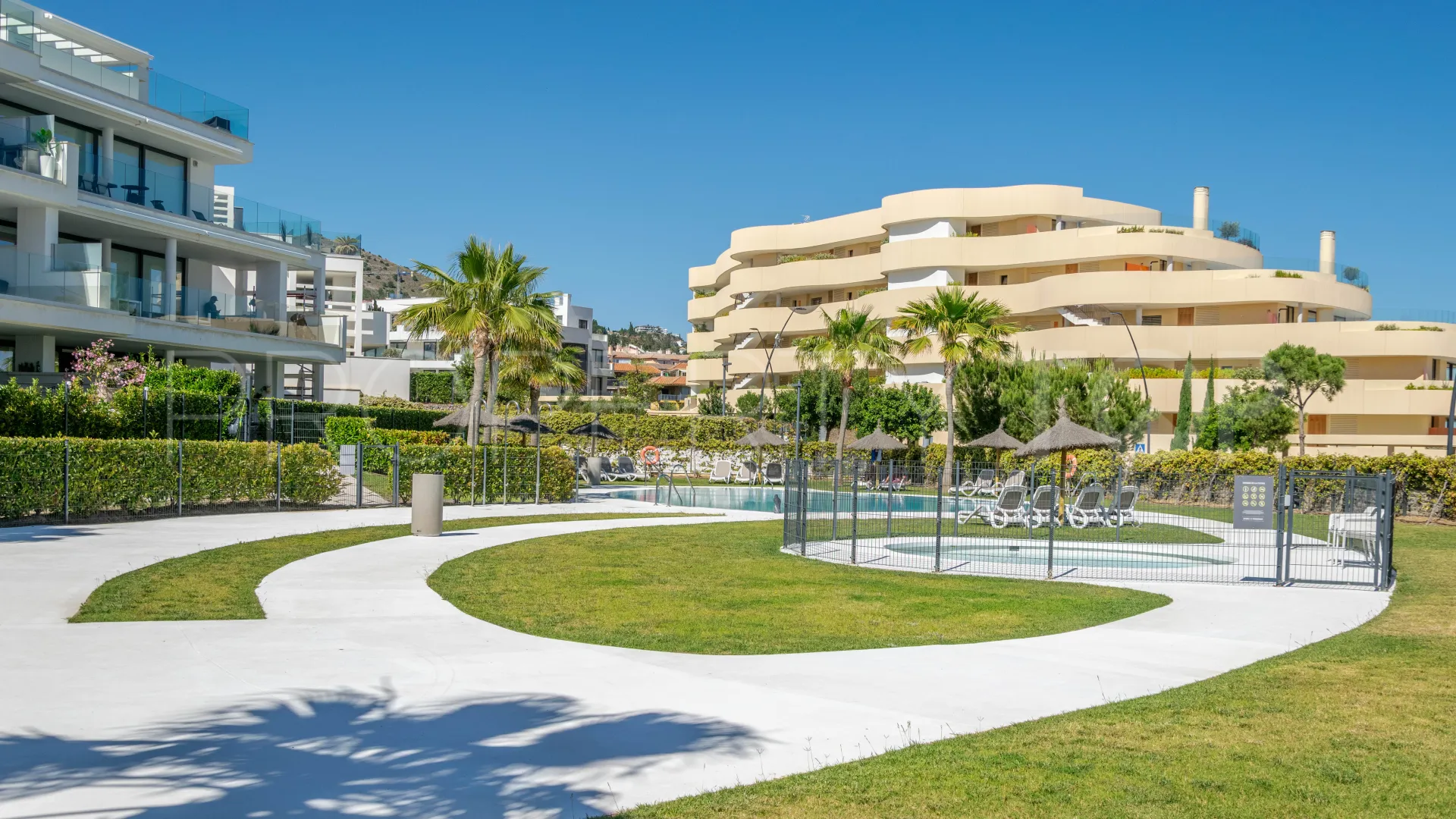 For sale El Higueron 2 bedrooms ground floor apartment