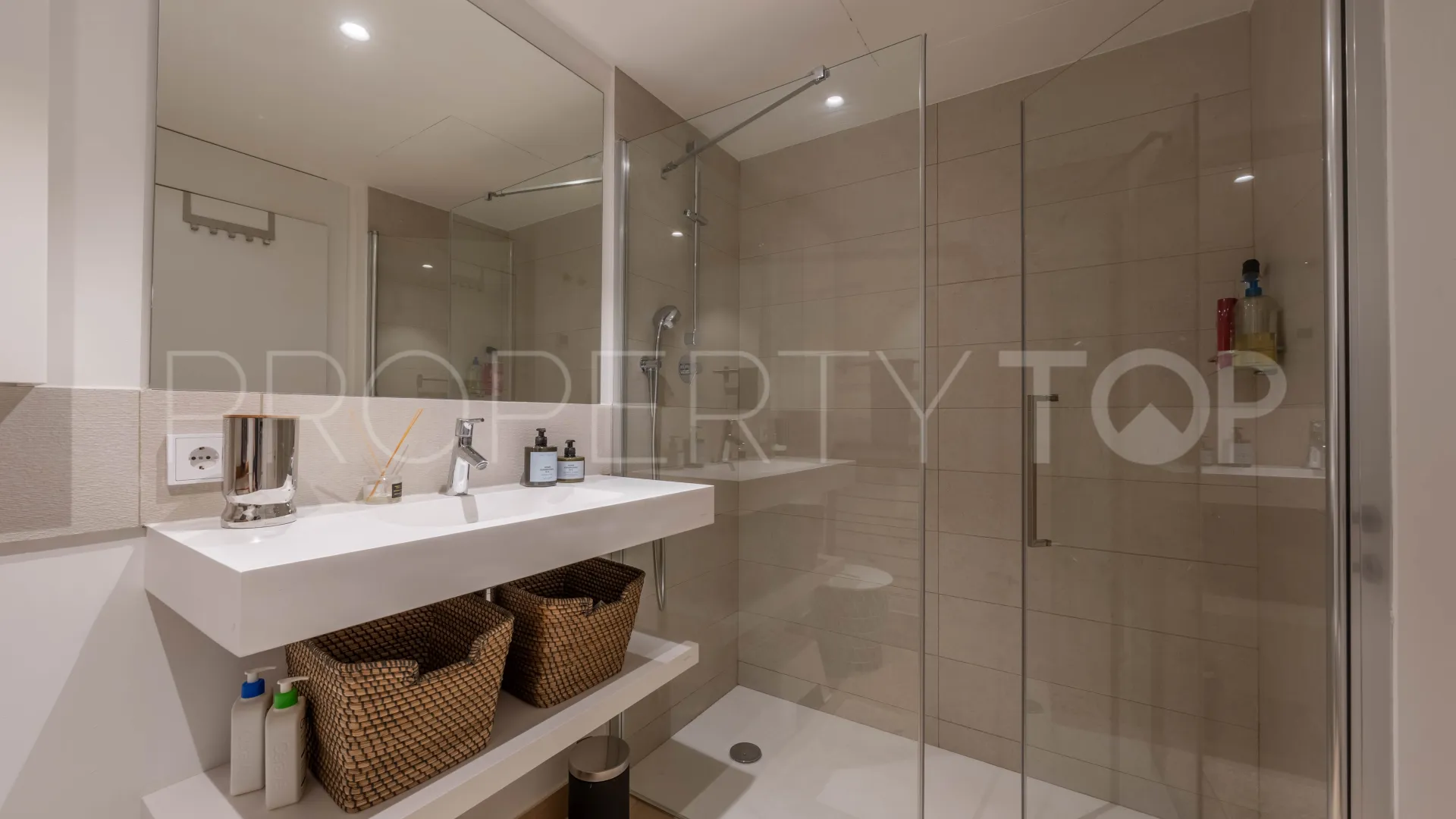 For sale El Higueron 2 bedrooms ground floor apartment