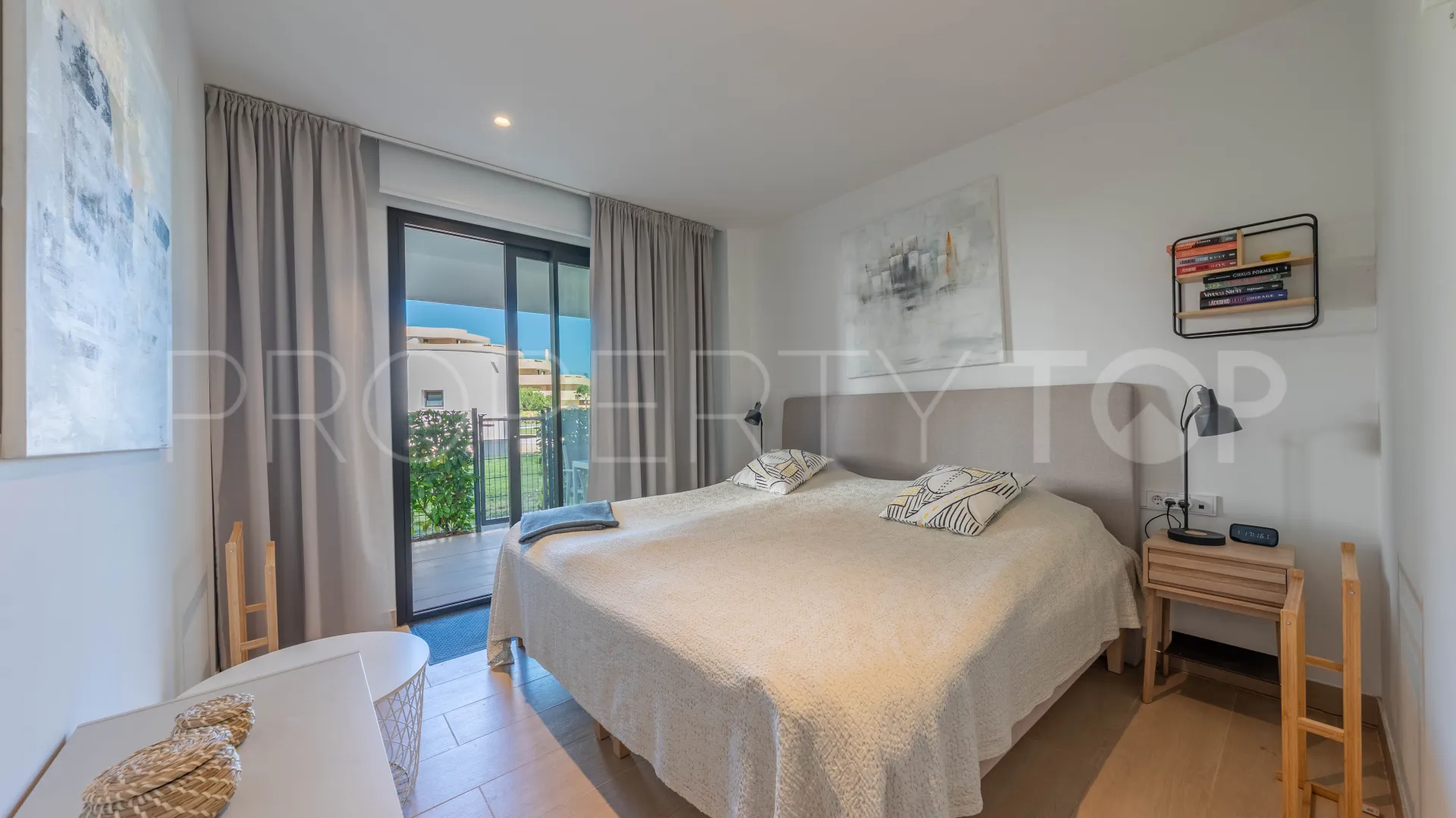 For sale El Higueron 2 bedrooms ground floor apartment