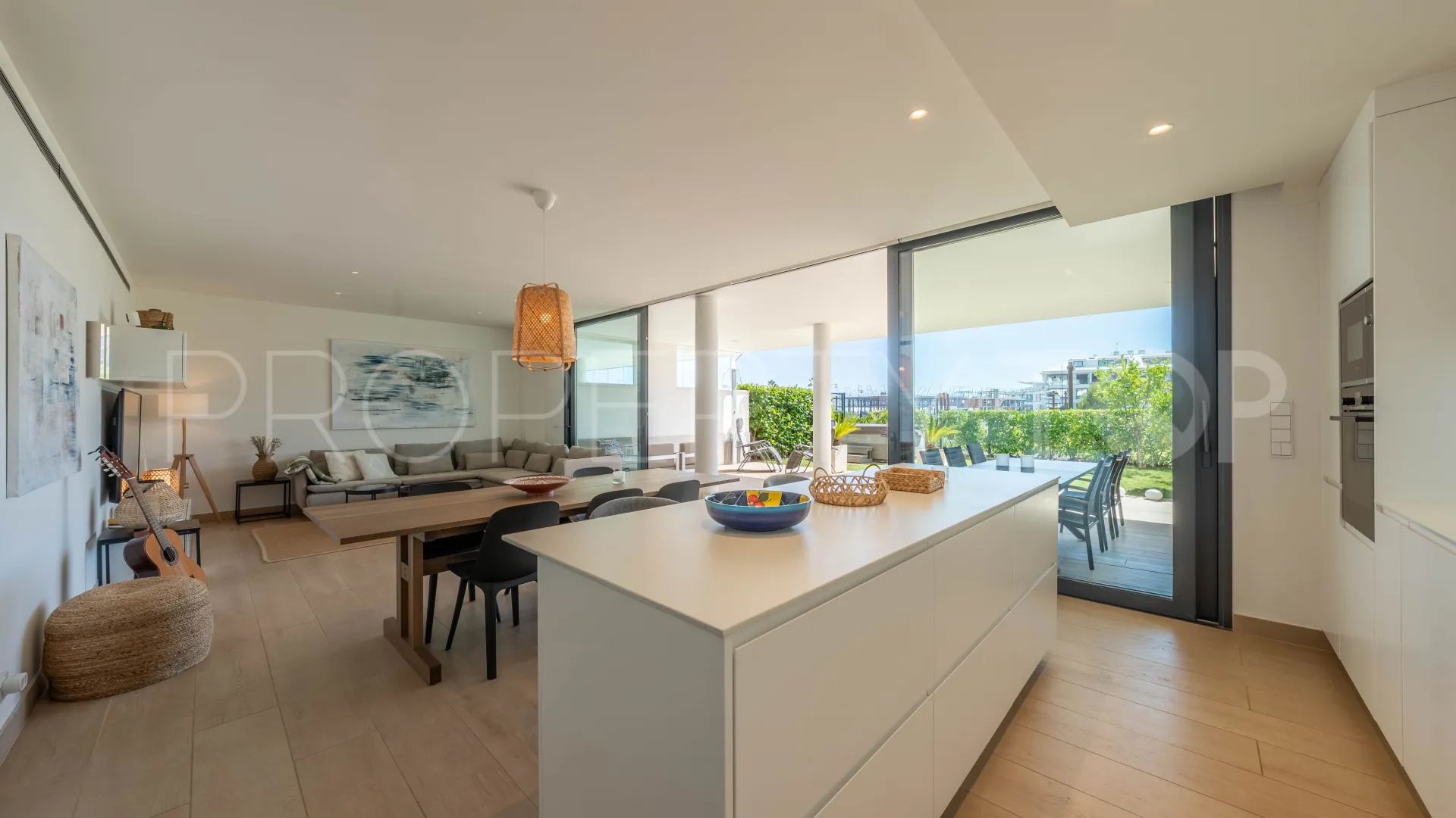 For sale El Higueron 2 bedrooms ground floor apartment