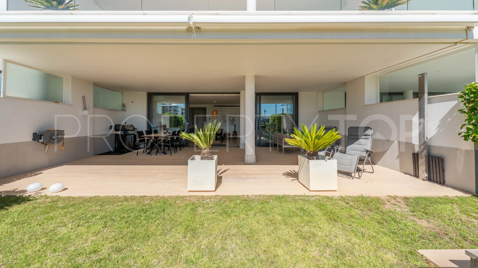 For sale El Higueron 2 bedrooms ground floor apartment