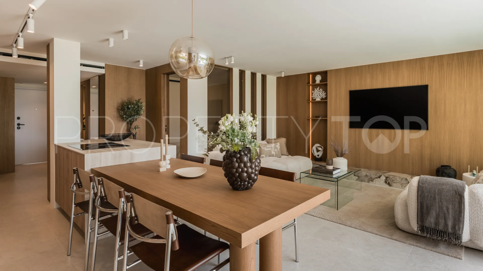 4 bedrooms Nueva Andalucia ground floor apartment for sale
