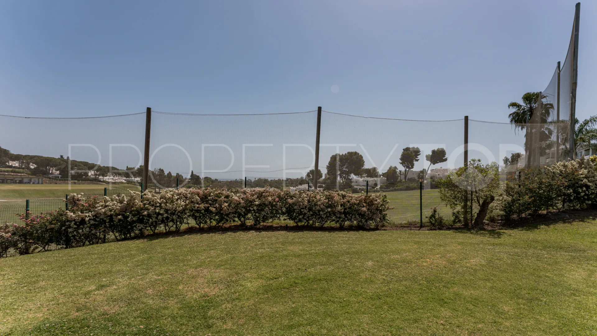 4 bedrooms Nueva Andalucia ground floor apartment for sale