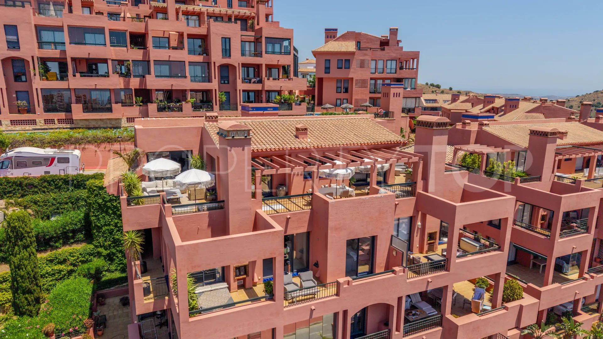 Duplex penthouse for sale in Calahonda with 4 bedrooms