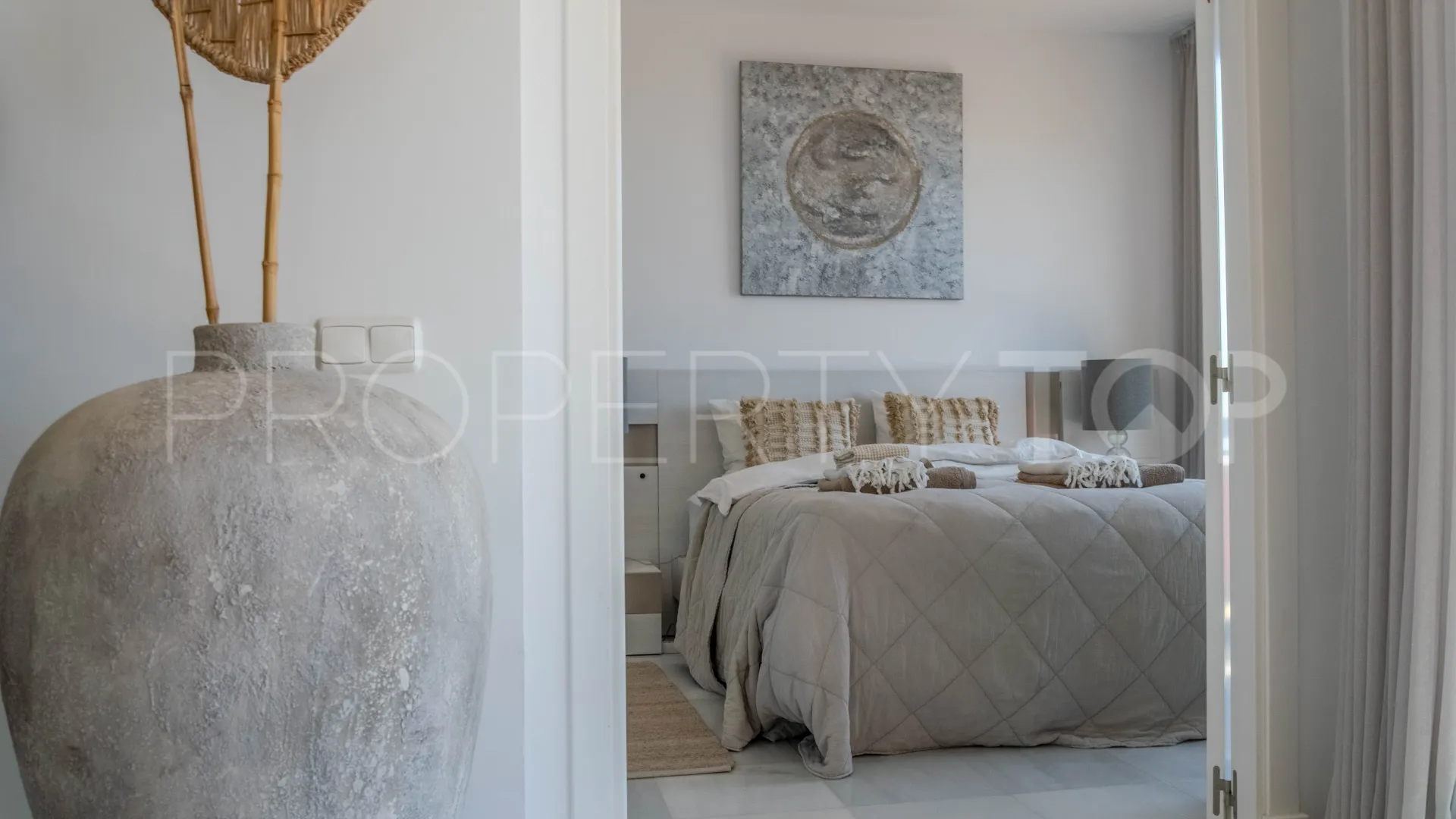 Duplex penthouse for sale in Calahonda with 4 bedrooms