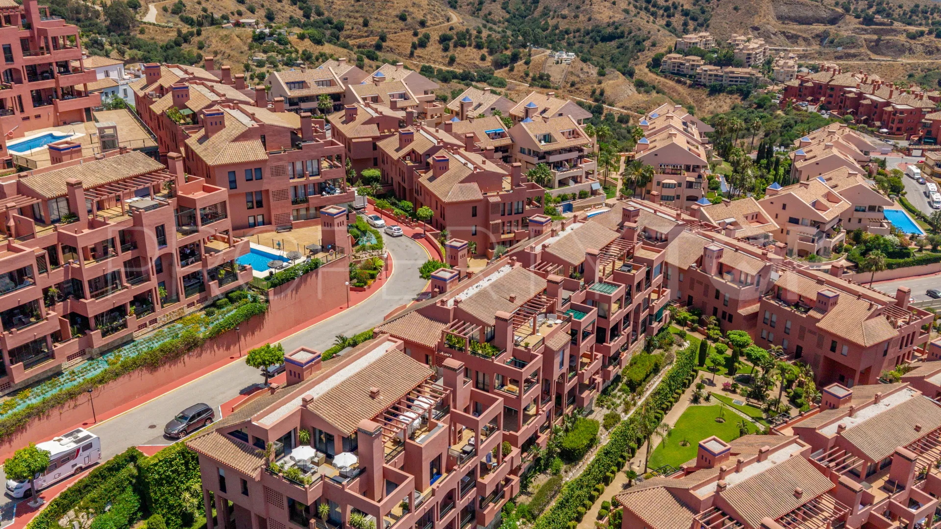 Duplex penthouse for sale in Calahonda with 4 bedrooms