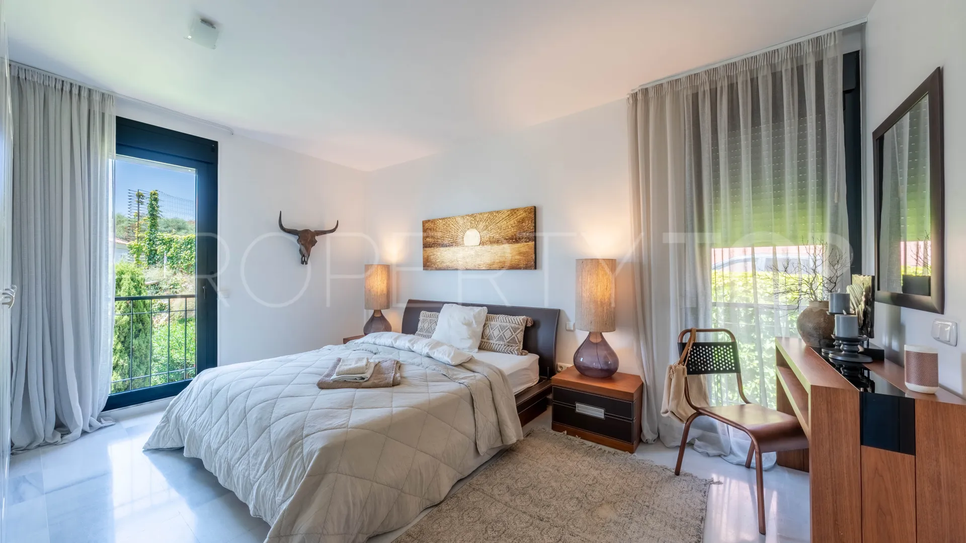 Duplex penthouse for sale in Calahonda with 4 bedrooms