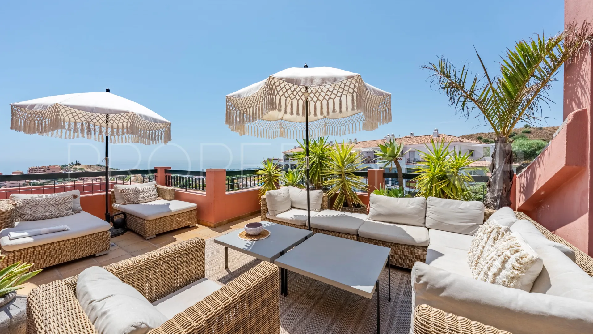 Duplex penthouse for sale in Calahonda with 4 bedrooms