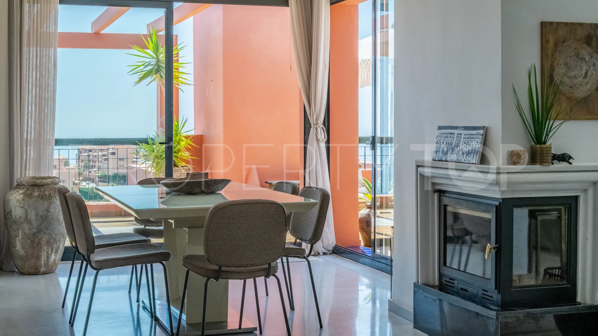 Duplex penthouse for sale in Calahonda with 4 bedrooms