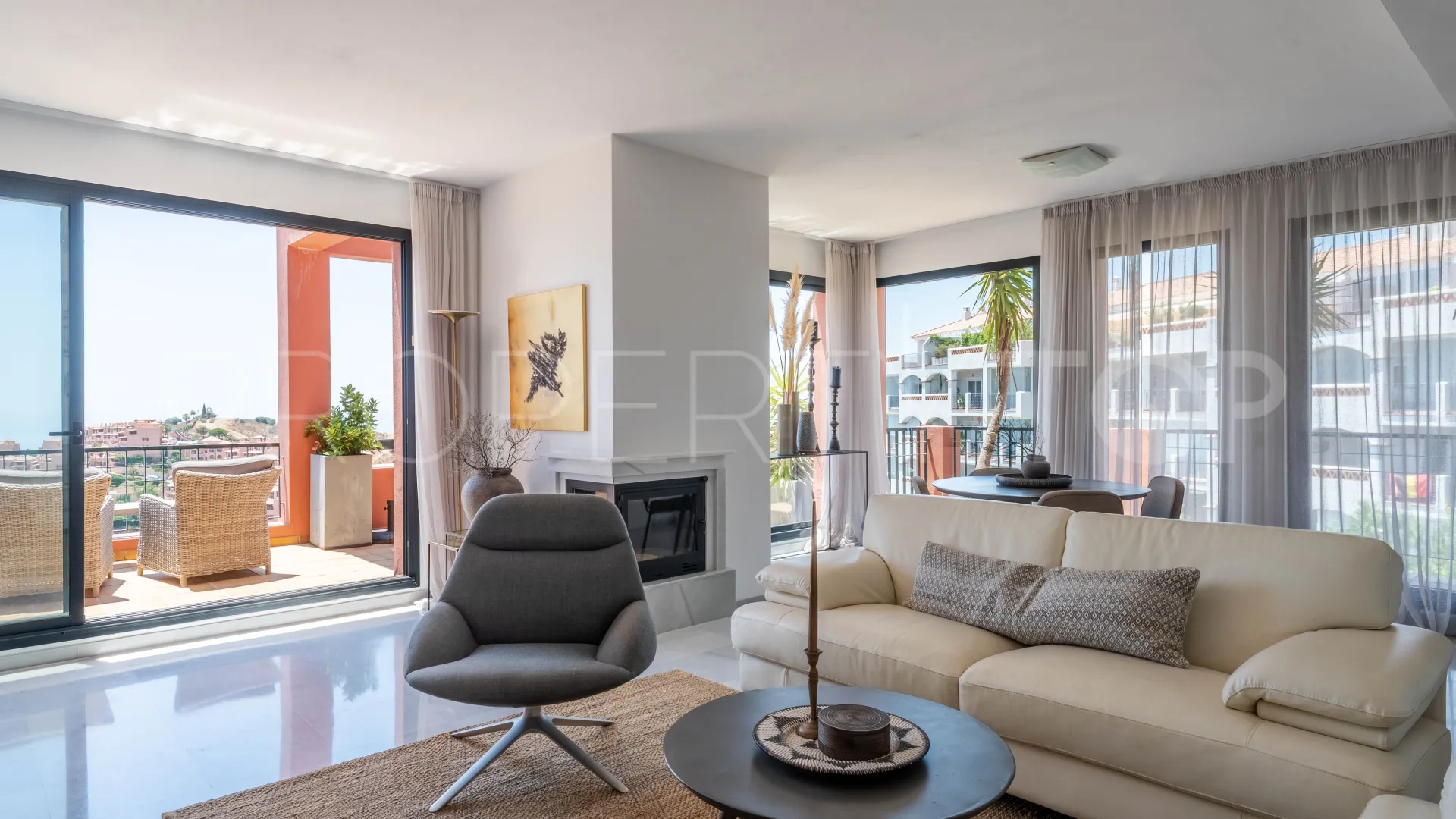 Duplex penthouse for sale in Calahonda with 4 bedrooms