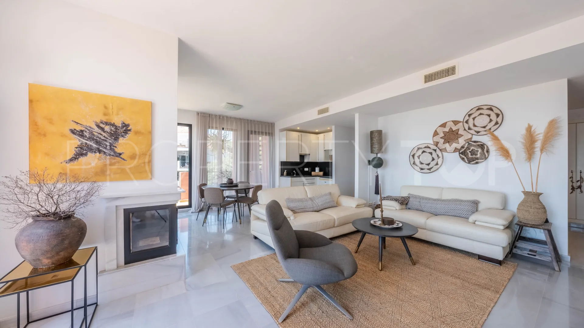 Duplex penthouse for sale in Calahonda with 4 bedrooms