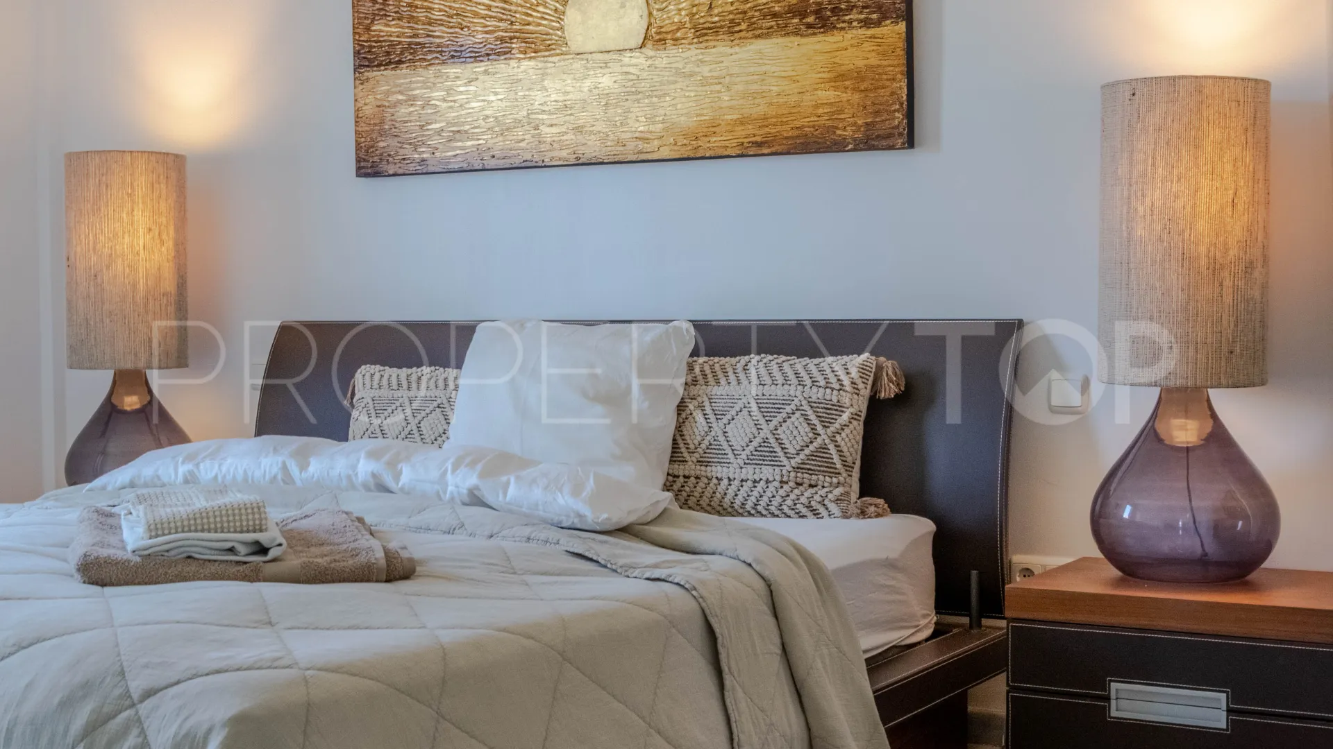 Duplex penthouse for sale in Calahonda with 4 bedrooms