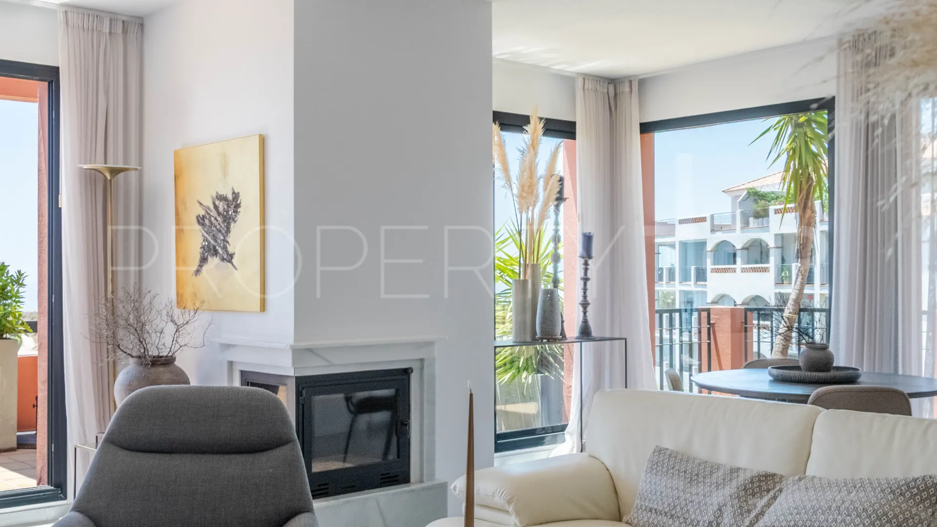Duplex penthouse for sale in Calahonda with 4 bedrooms