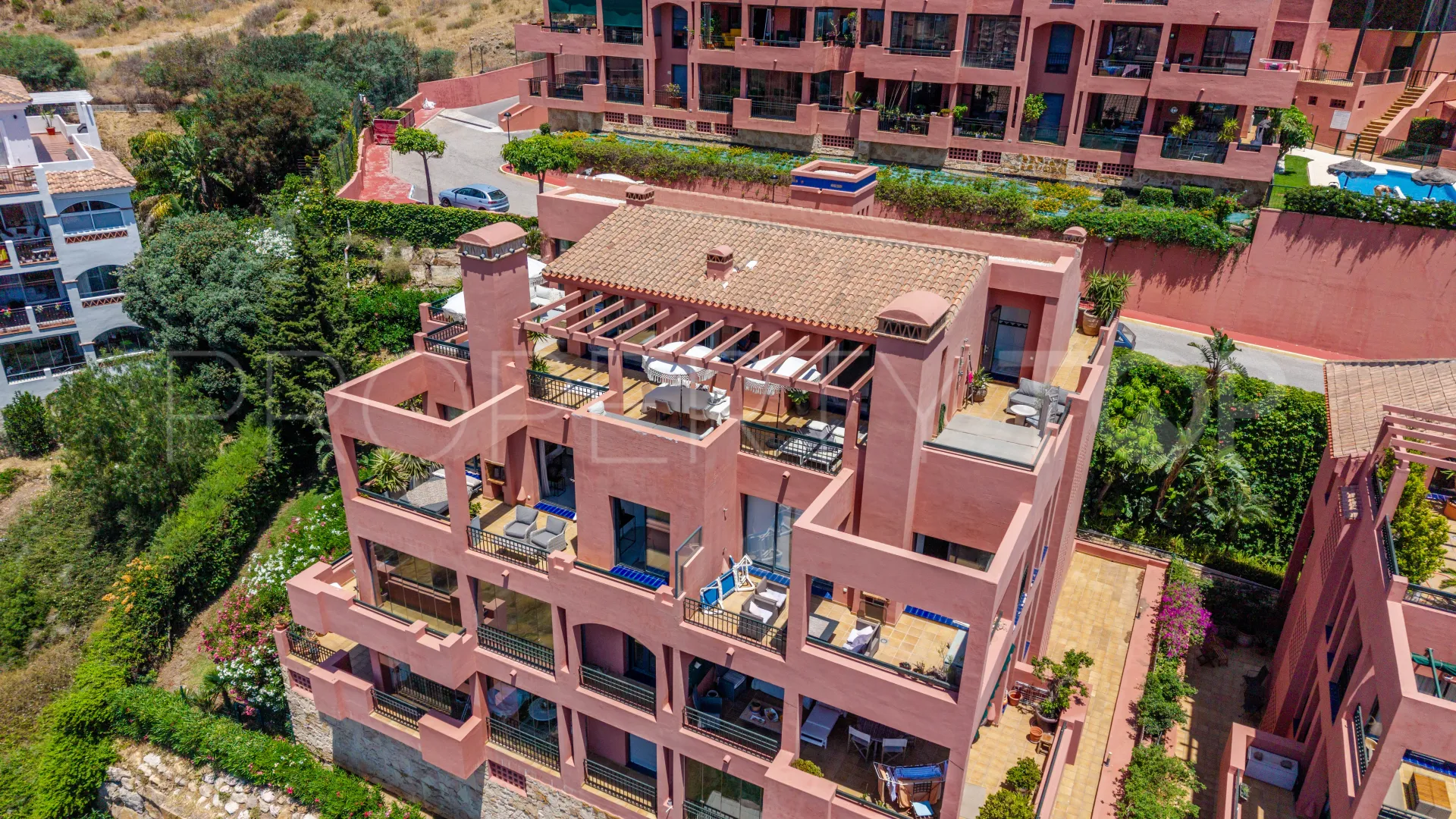 Duplex penthouse for sale in Calahonda with 4 bedrooms