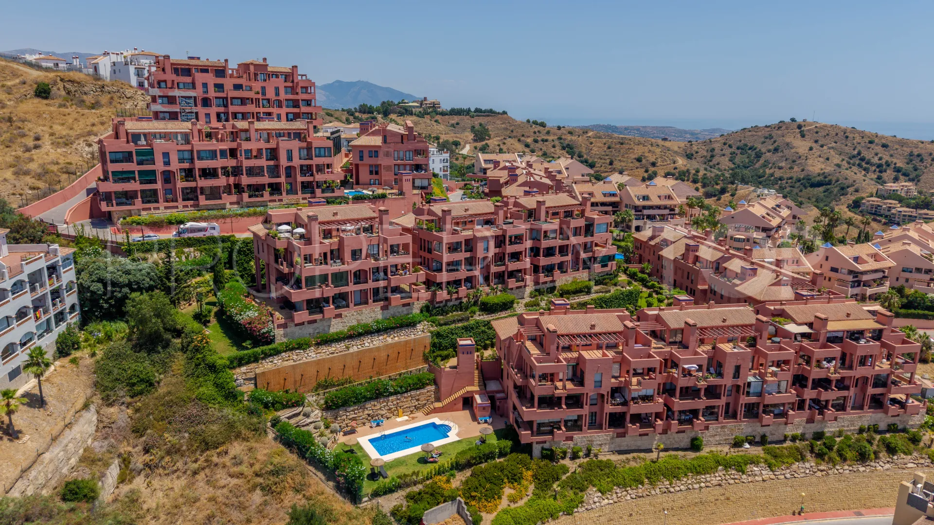 Duplex penthouse for sale in Calahonda with 4 bedrooms