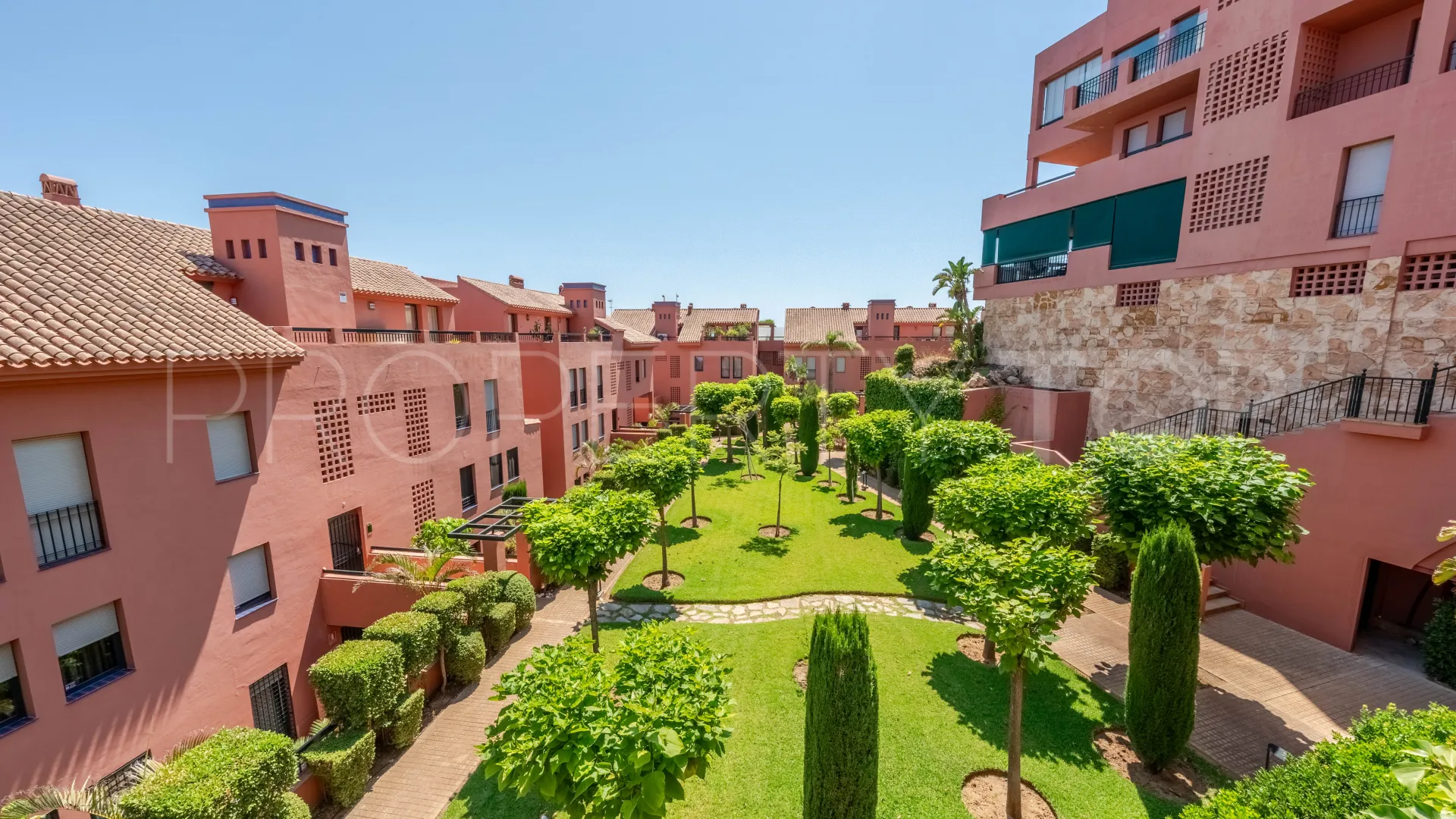 Duplex penthouse for sale in Calahonda with 4 bedrooms