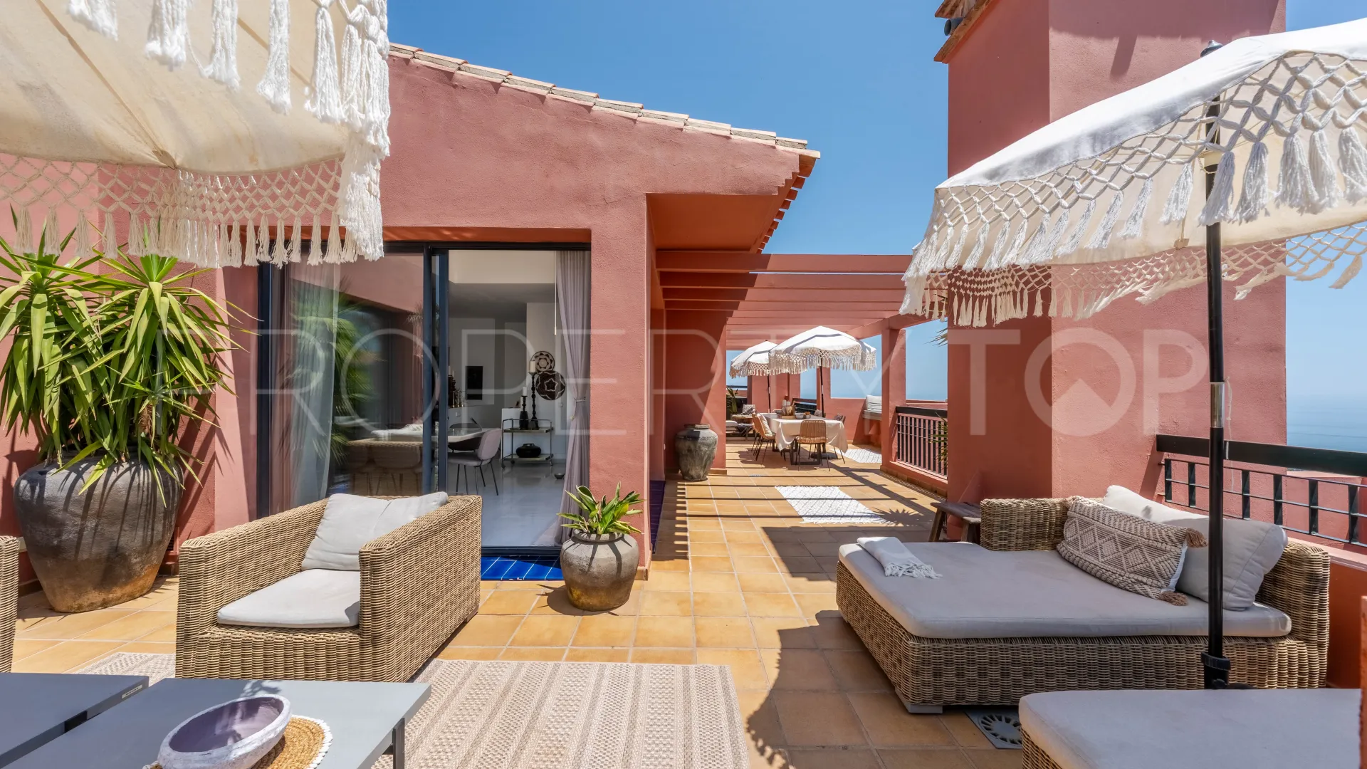 Duplex penthouse for sale in Calahonda with 4 bedrooms