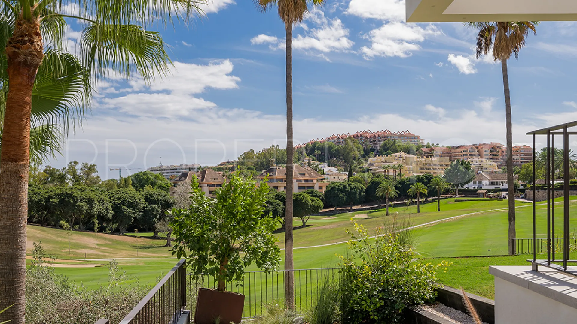 For sale 4 bedrooms villa in Los Naranjos Golf