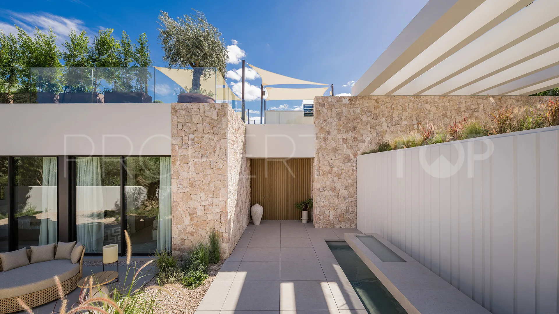 For sale 4 bedrooms villa in Los Naranjos Golf