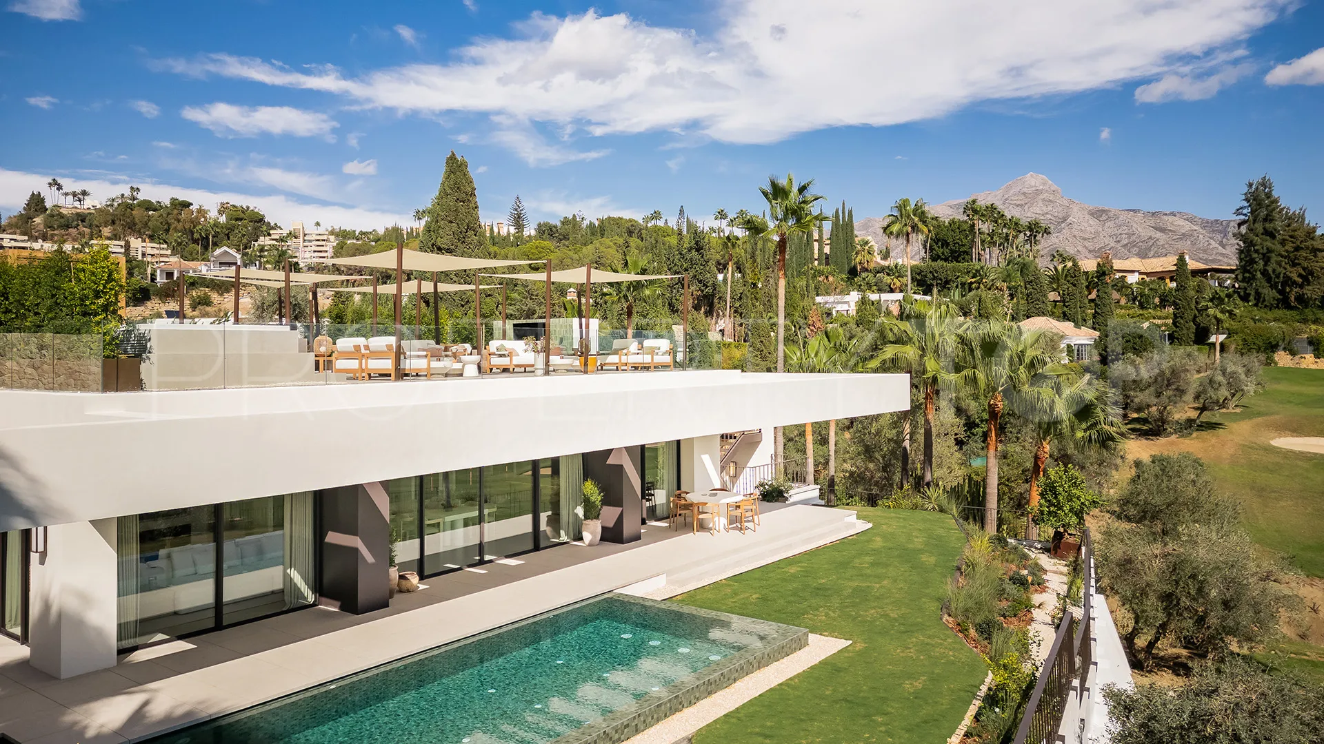 For sale 4 bedrooms villa in Los Naranjos Golf