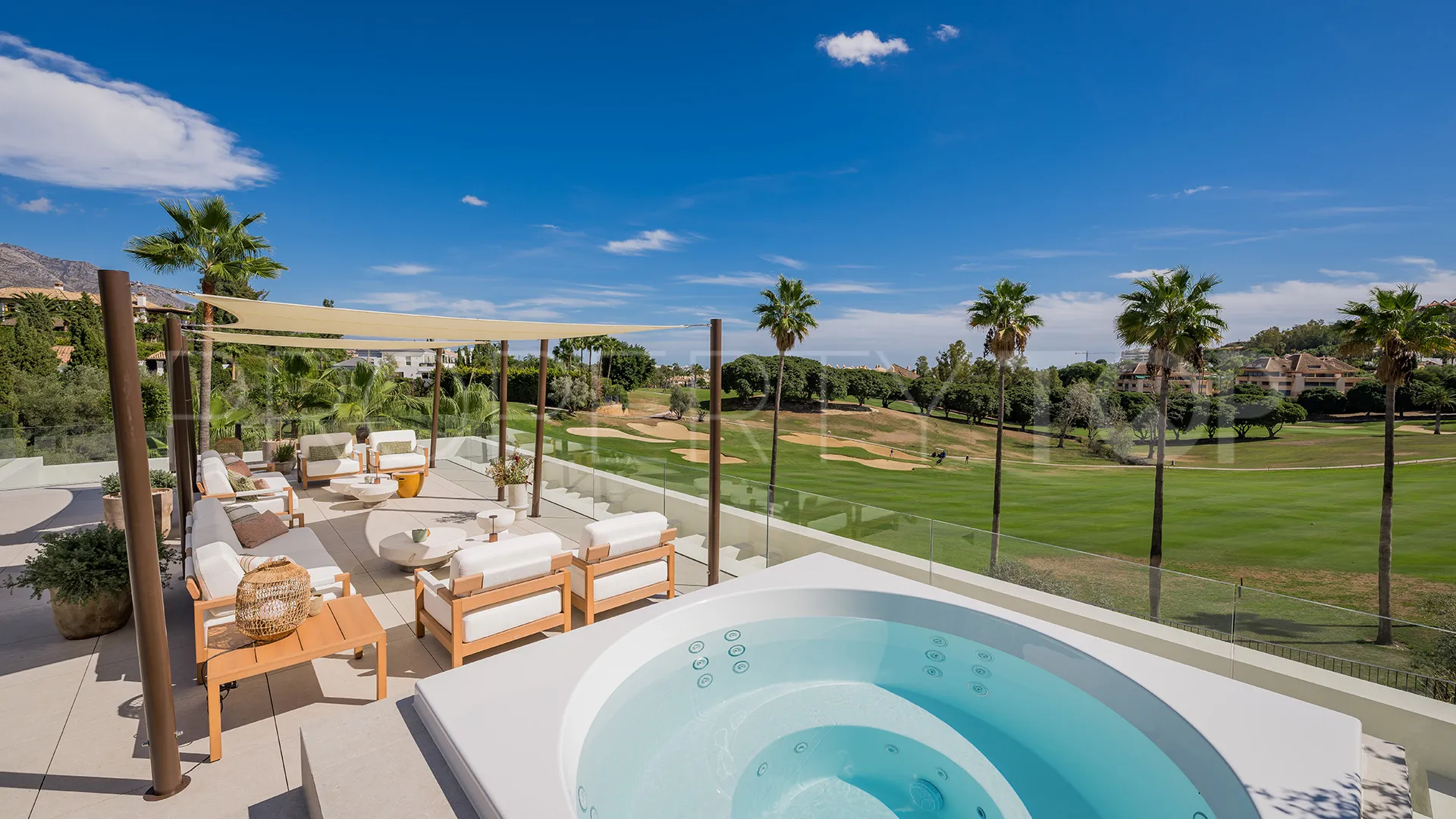 For sale 4 bedrooms villa in Los Naranjos Golf