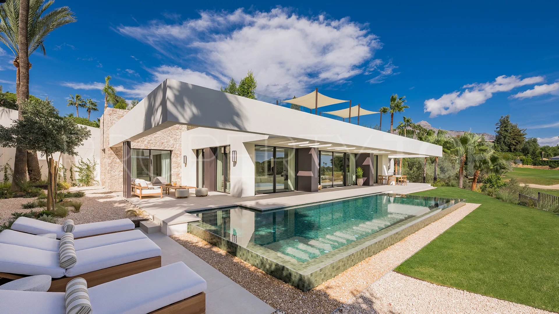 For sale 4 bedrooms villa in Los Naranjos Golf