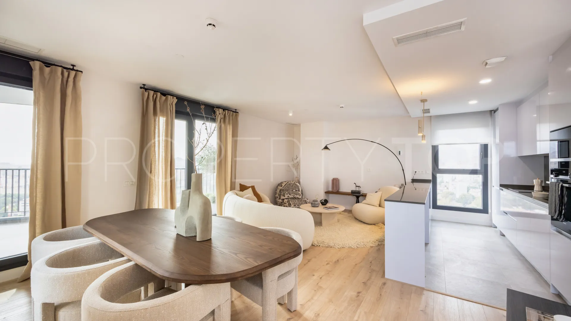 Apartamento en venta en Malaga con 4 dormitorios