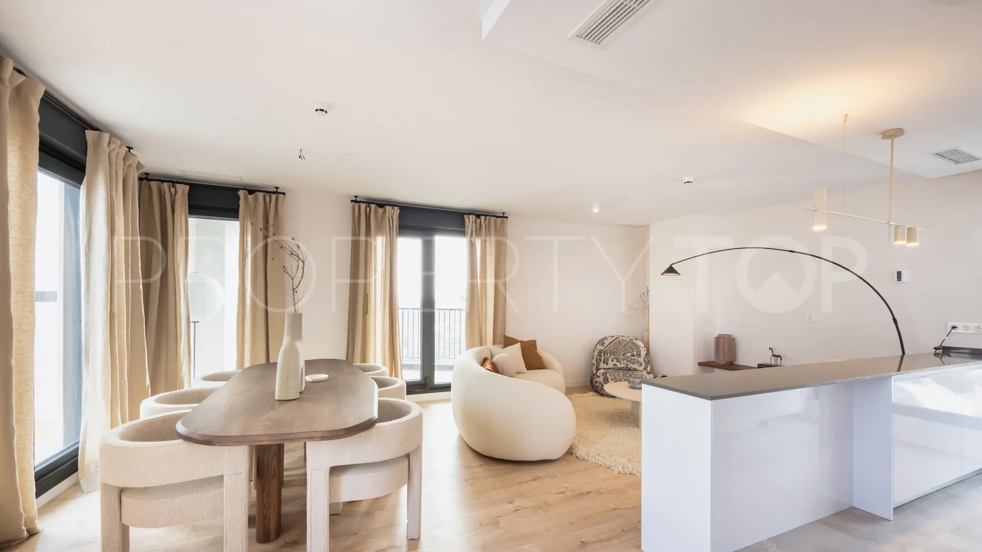 Apartamento en venta en Malaga con 4 dormitorios