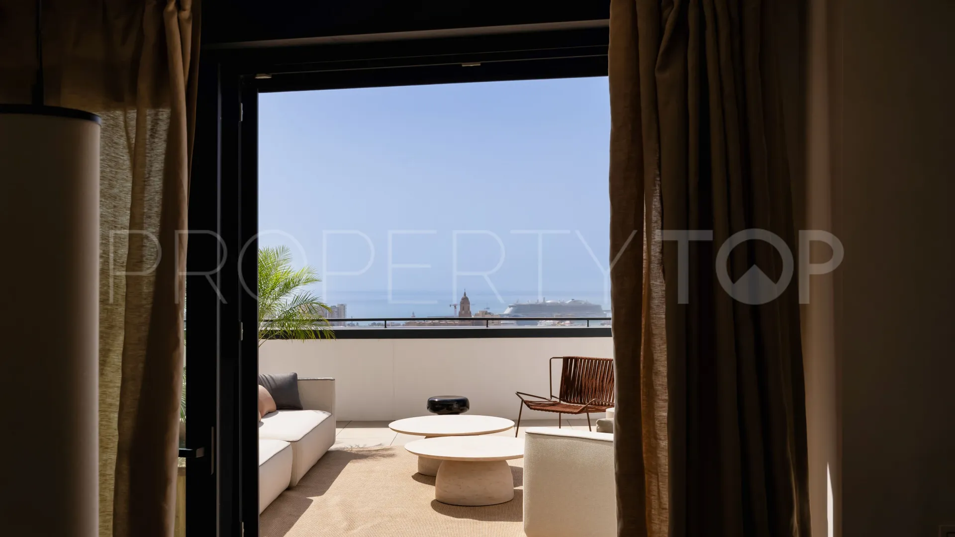 Apartamento en venta en Malaga con 4 dormitorios