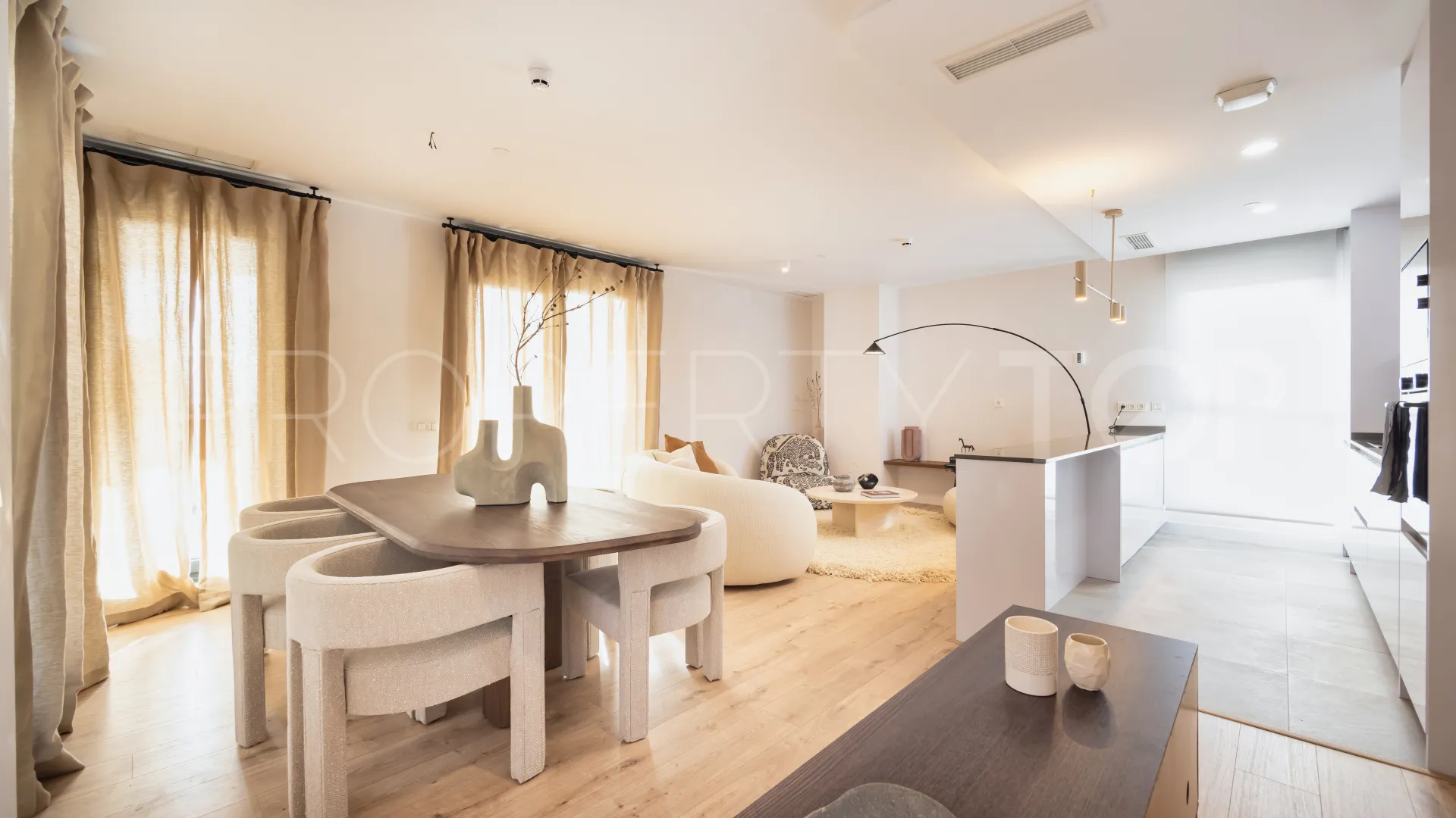 Apartamento en venta en Malaga con 4 dormitorios