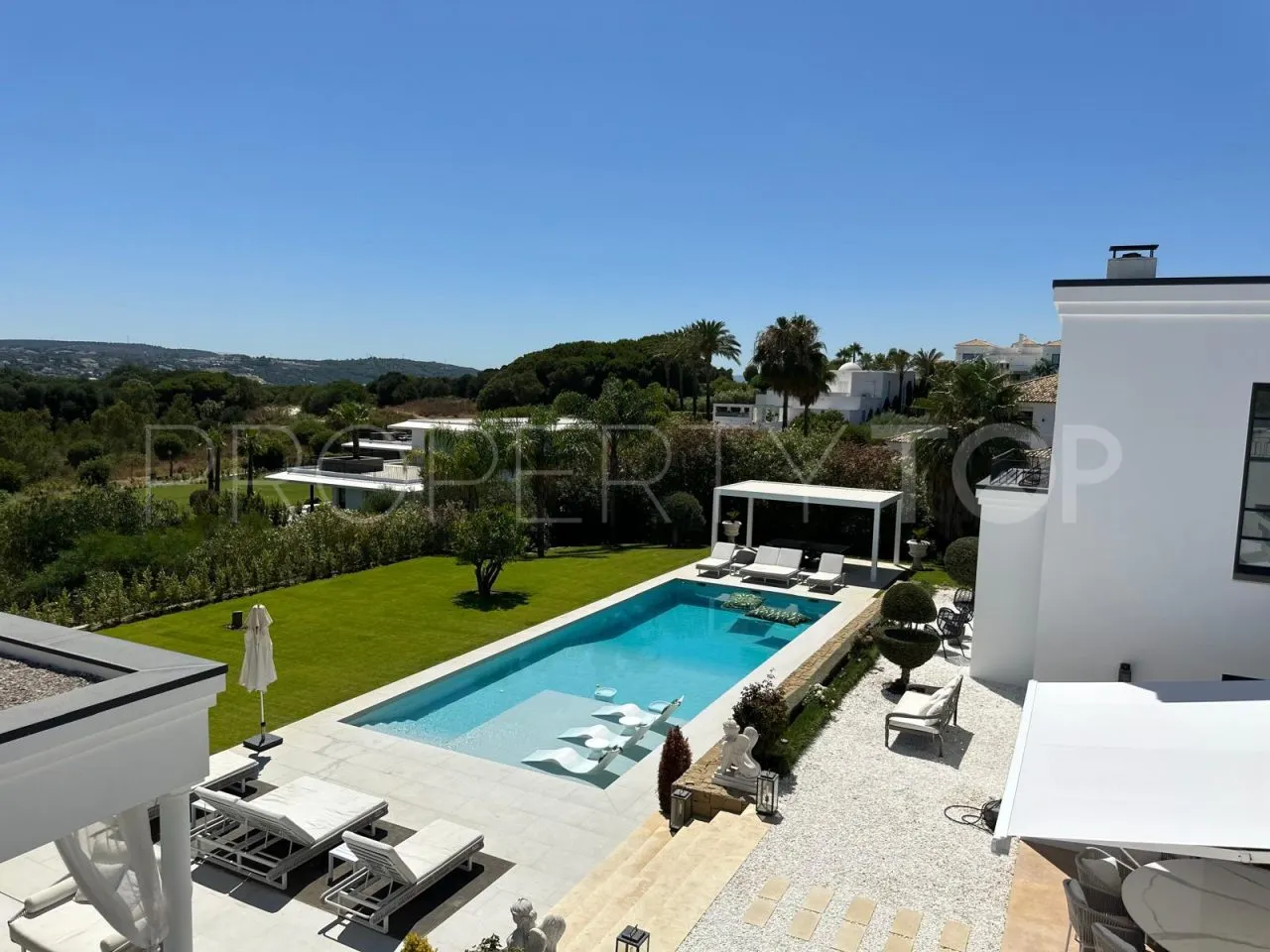 Comprar villa en Zona L