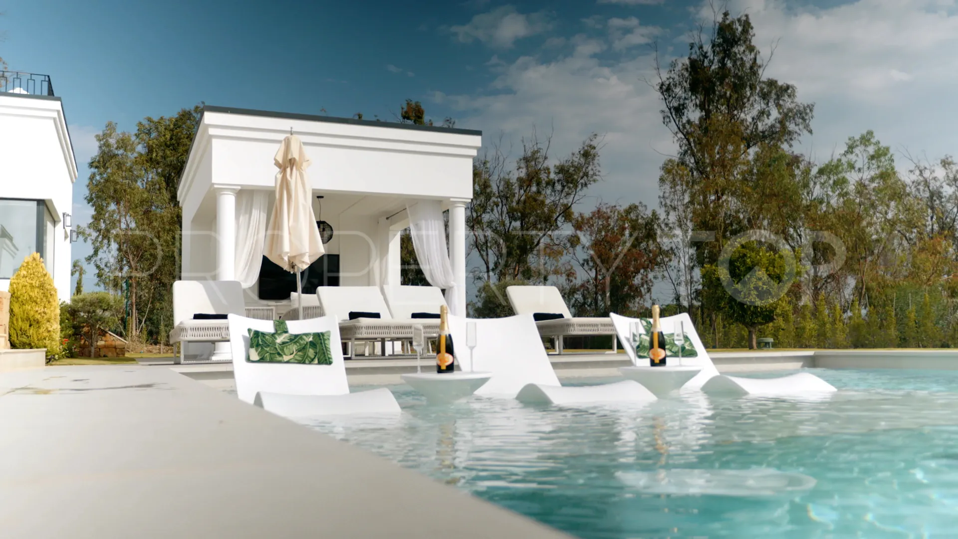 Comprar villa en Zona L