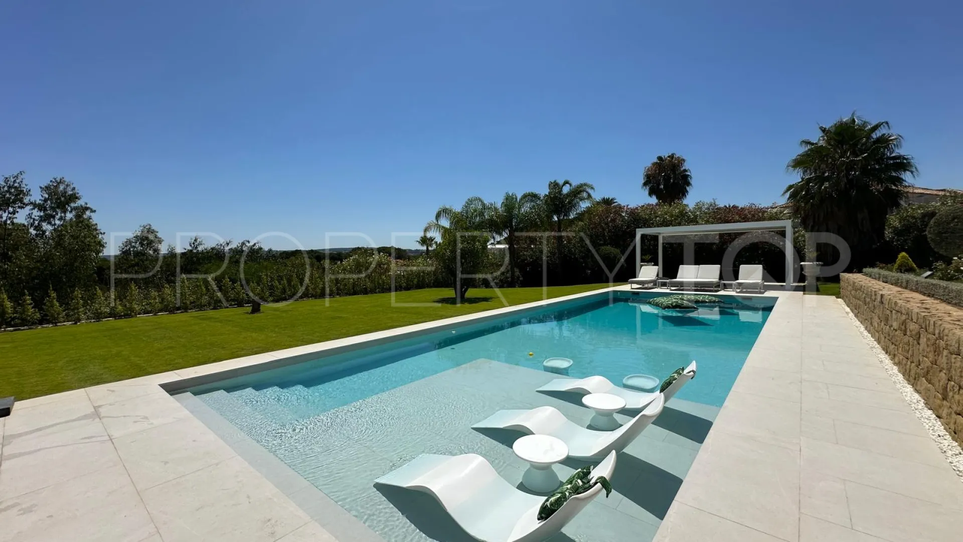 Comprar villa en Zona L