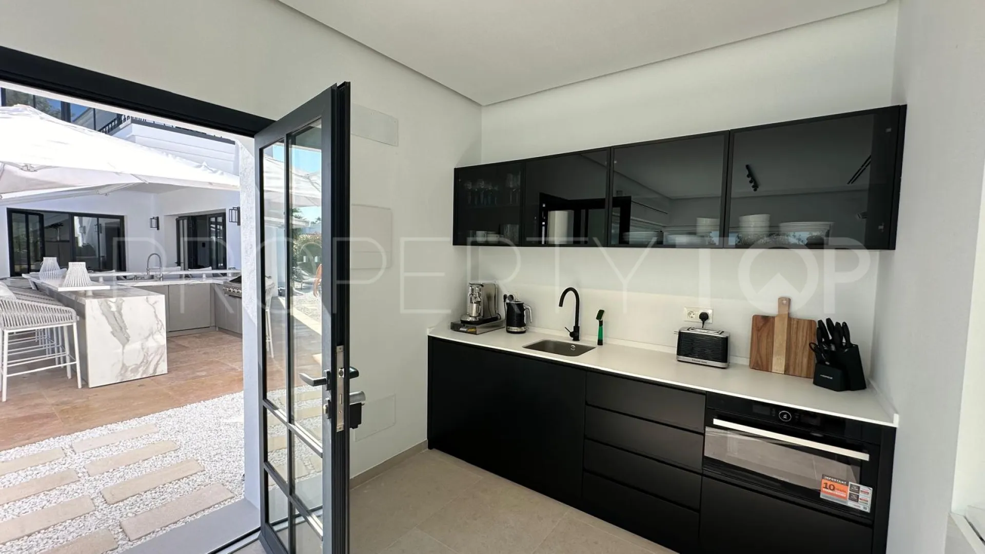 Comprar villa en Zona L