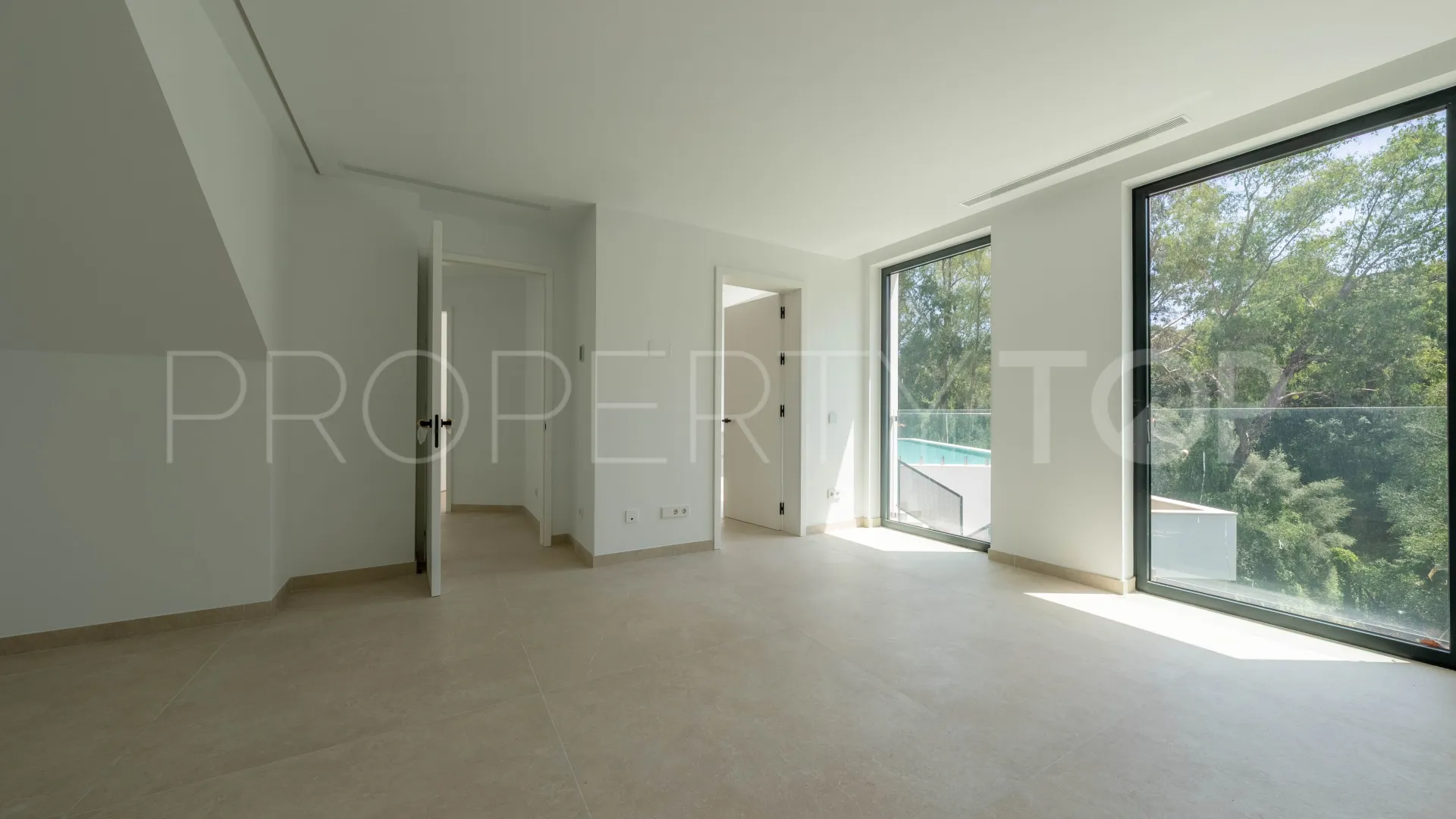 Zona F 5 bedrooms villa for sale