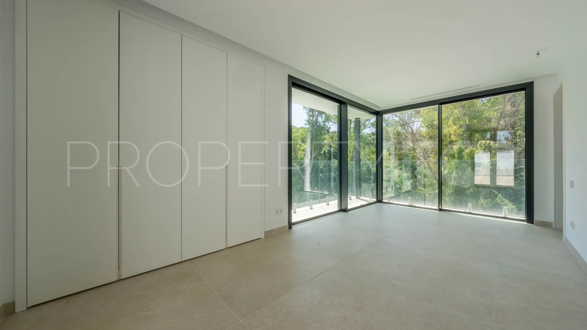 Zona F 5 bedrooms villa for sale