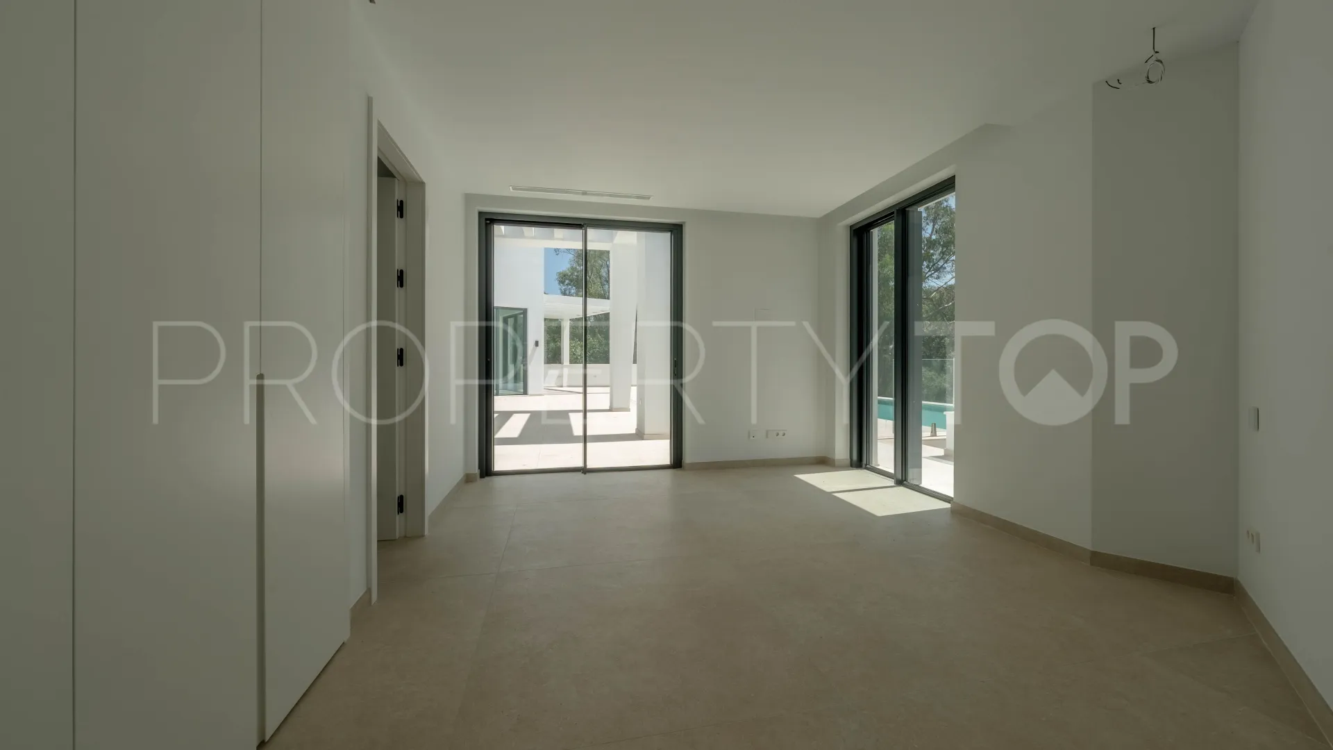 Zona F 5 bedrooms villa for sale