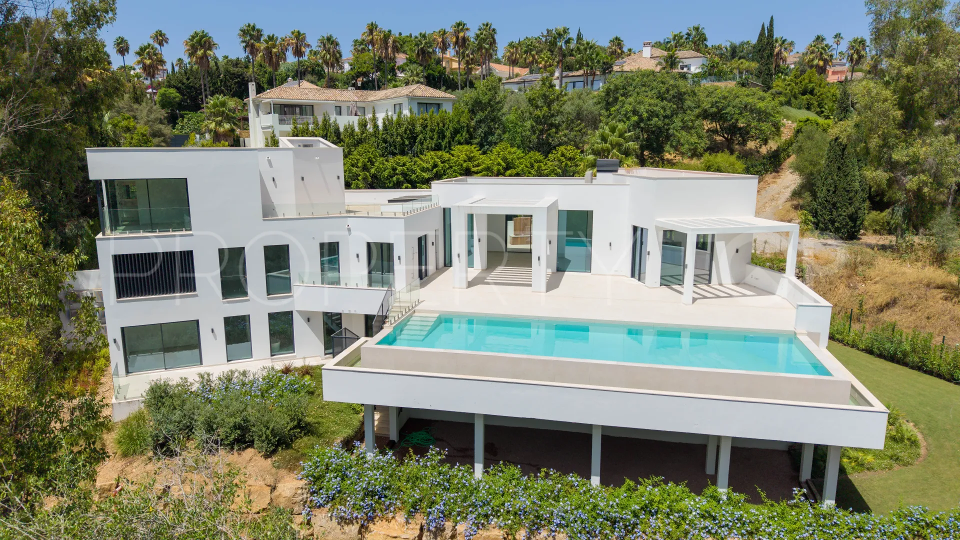 Zona F 5 bedrooms villa for sale